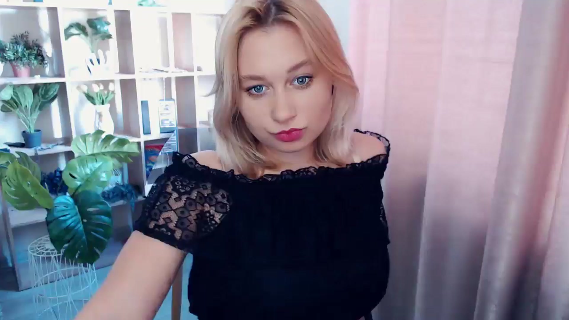 Gallery image thumbnail from Kukla_kolduna's myfreecams stream on, 06/14/2025, 14:38 image 6 of 20