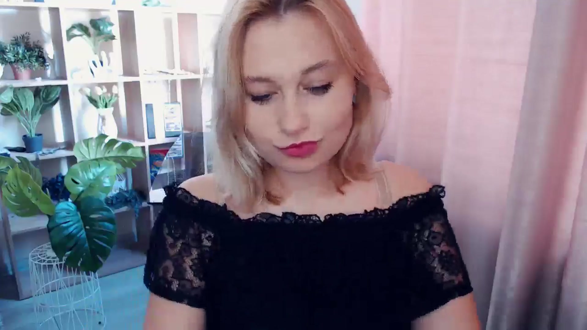 Gallery image thumbnail from Kukla_kolduna's myfreecams stream on, 06/14/2025, 14:38 image 14 of 20