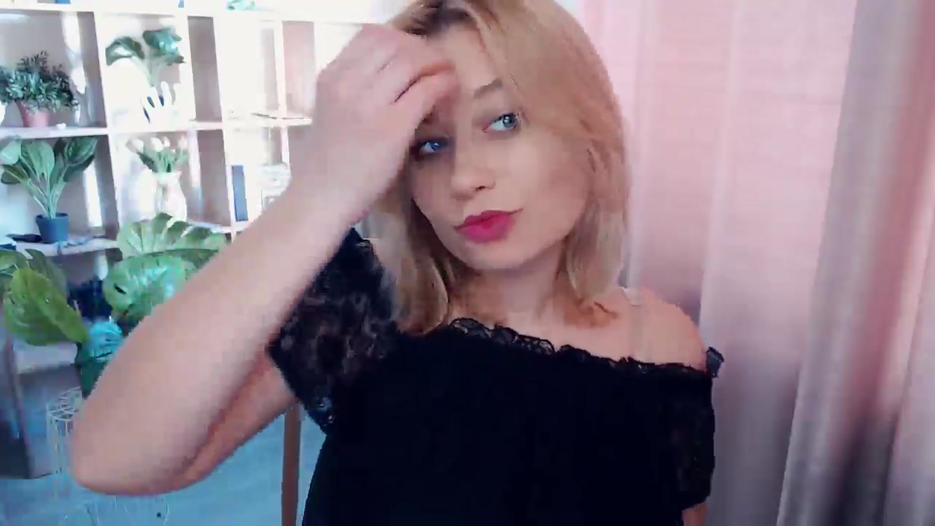 Gallery image thumbnail from Kukla_kolduna's myfreecams stream on, 06/14/2025, 14:38 image 15 of 20