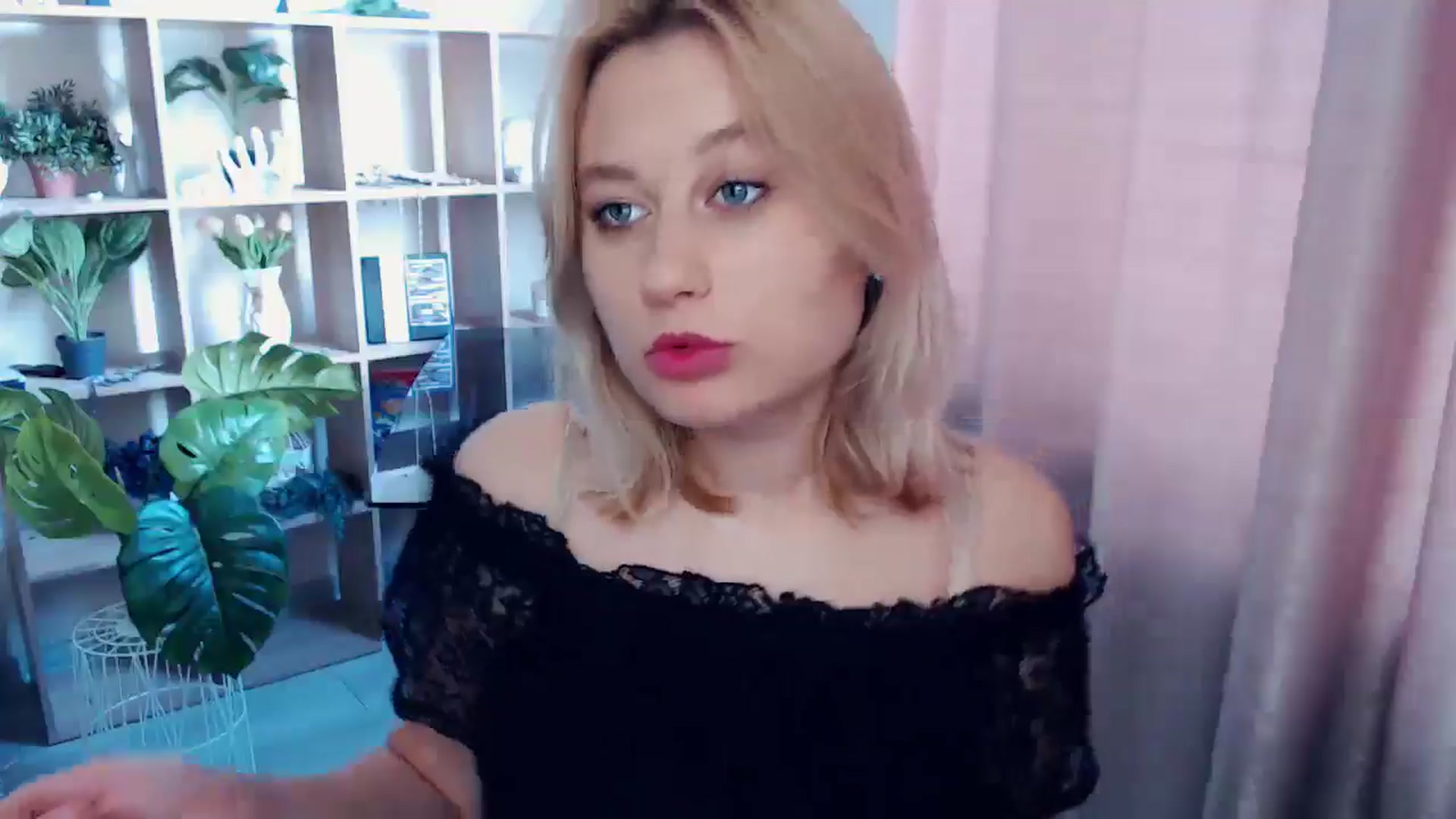 Gallery image thumbnail from Kukla_kolduna's myfreecams stream on, 06/14/2025, 14:38 image 12 of 20