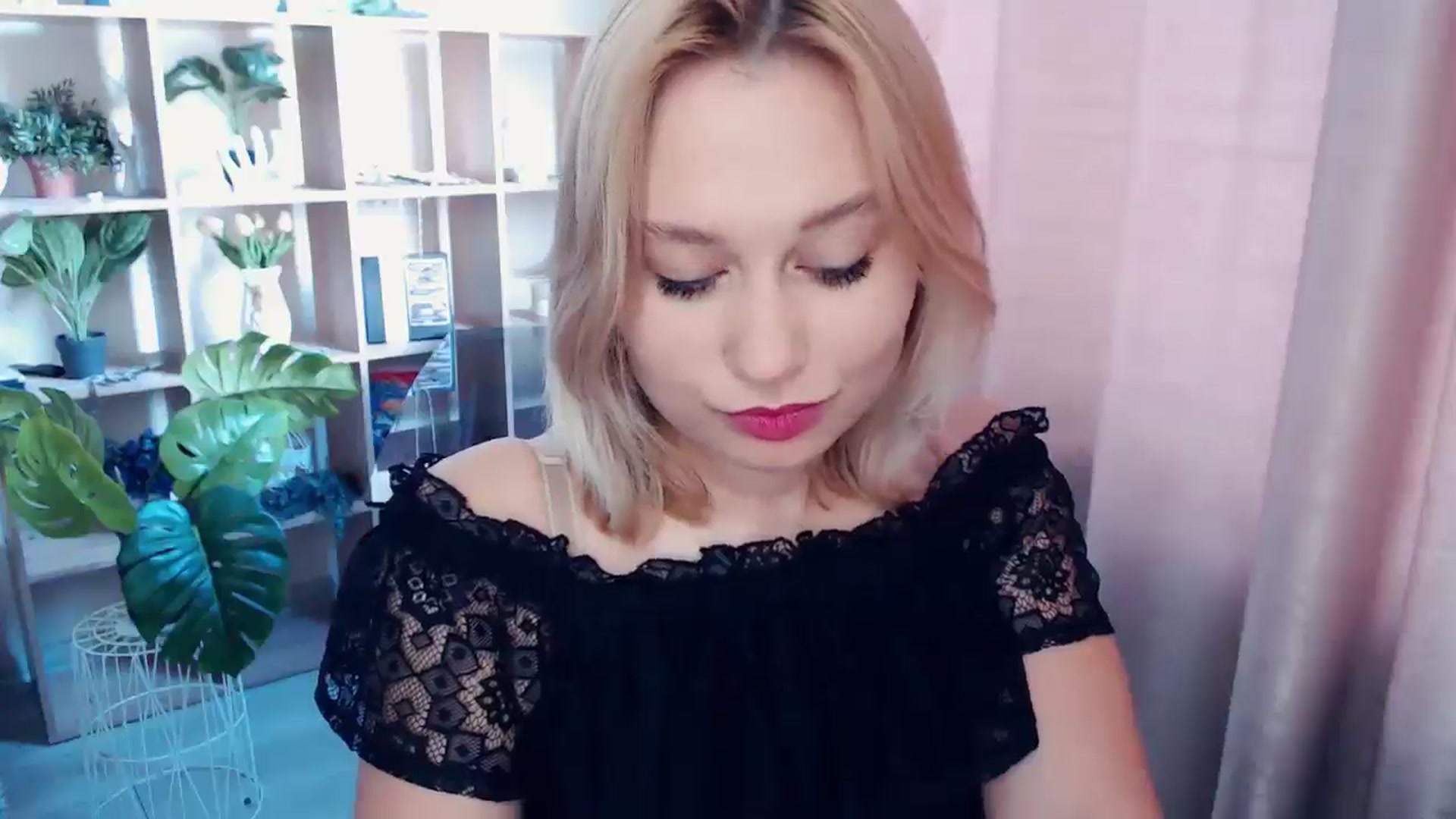 Gallery image thumbnail from Kukla_kolduna's myfreecams stream on, 06/14/2025, 14:38 image 8 of 20