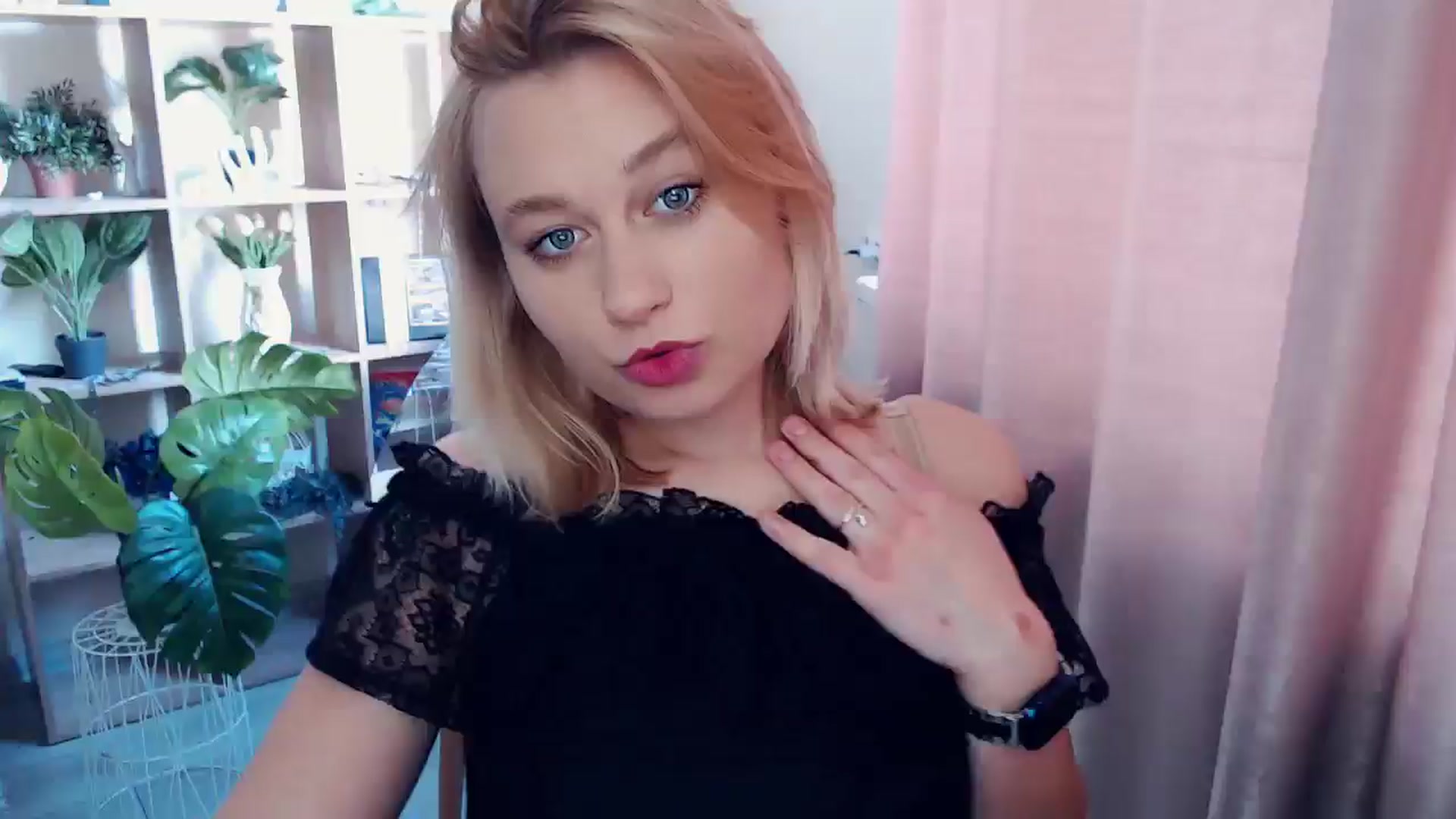 Gallery image thumbnail from Kukla_kolduna's myfreecams stream on, 06/14/2025, 14:38 image 13 of 20