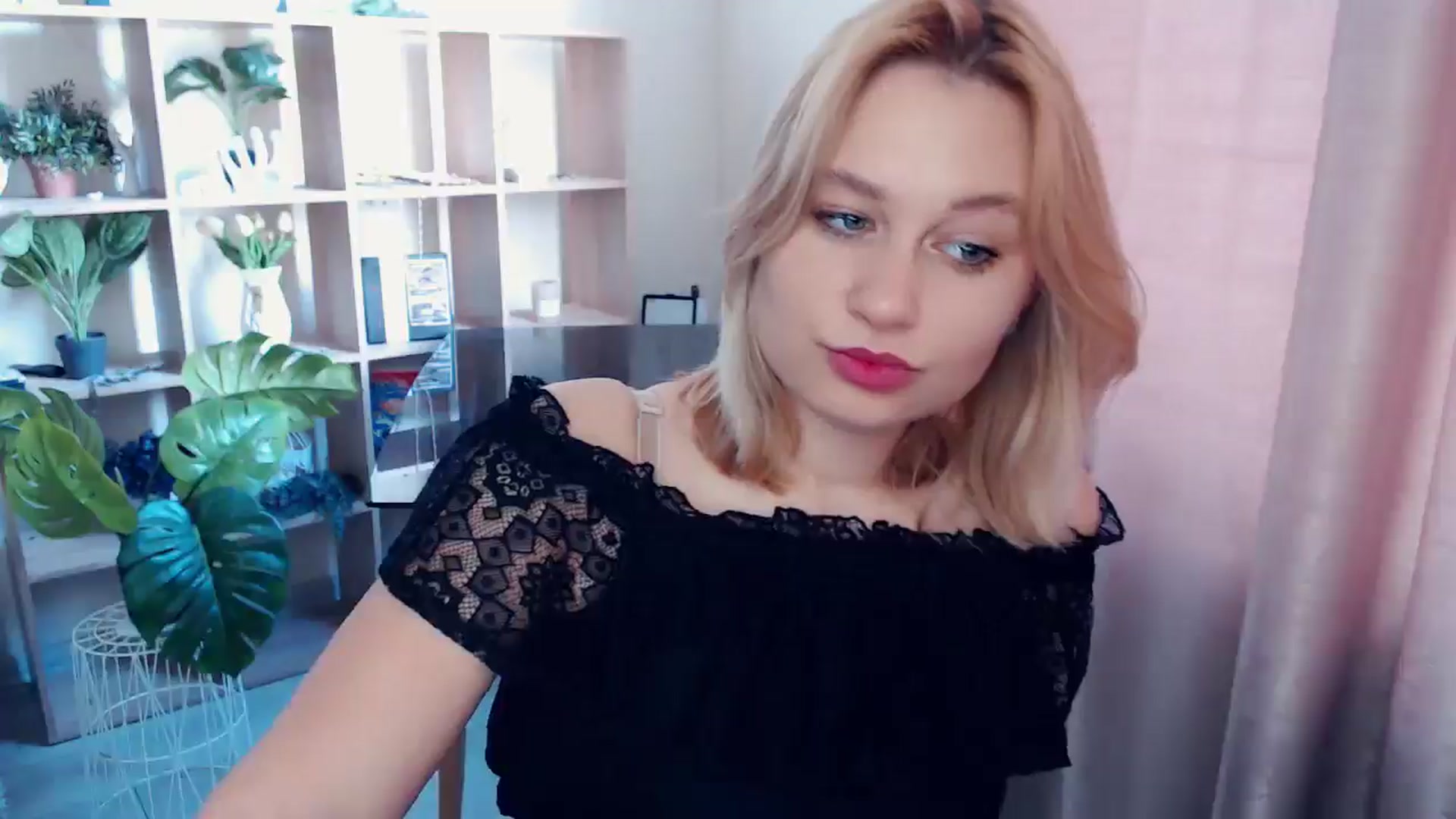 Gallery image thumbnail from Kukla_kolduna's myfreecams stream on, 06/14/2025, 14:38 image 4 of 20