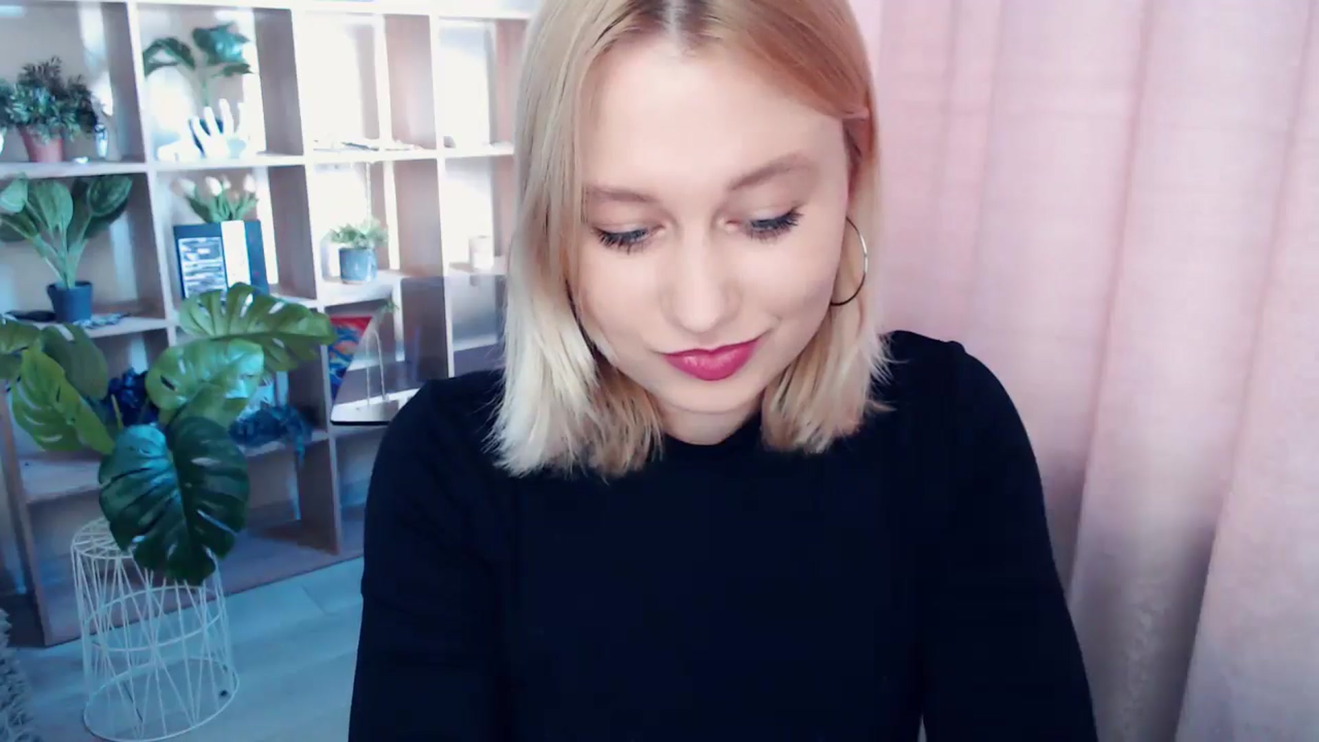 Gallery image thumbnail from Kukla_kolduna's myfreecams stream on, 06/15/2025, 17:02 image 4 of 20