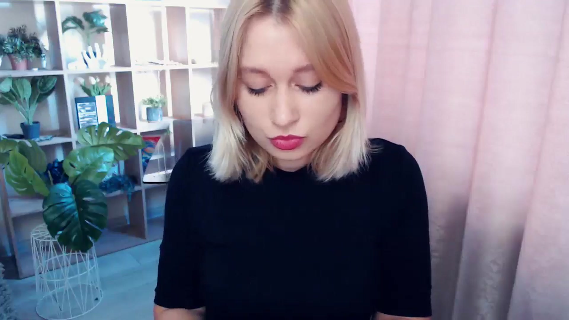 Gallery image thumbnail from Kukla_kolduna's myfreecams stream on, 06/15/2025, 17:02 image 3 of 20