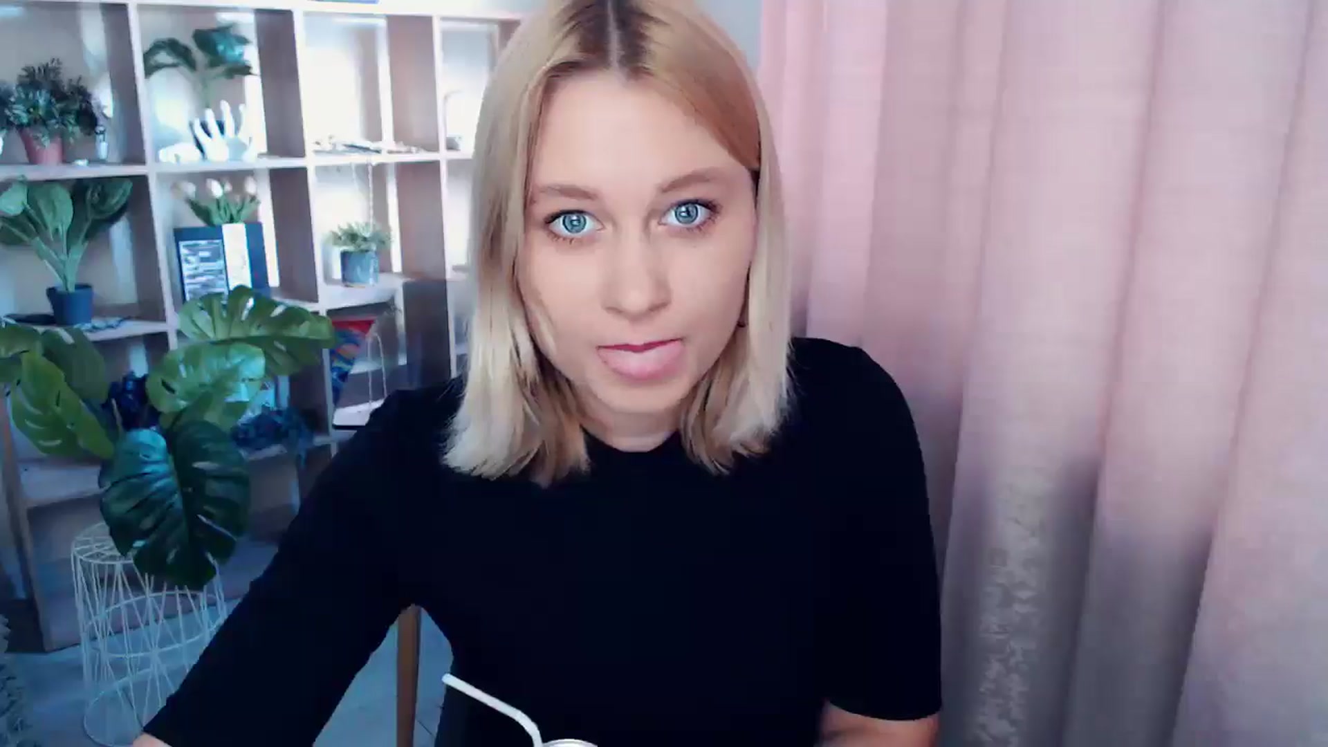 Gallery image thumbnail from Kukla_kolduna's myfreecams stream on, 06/15/2025, 17:02 image 12 of 20