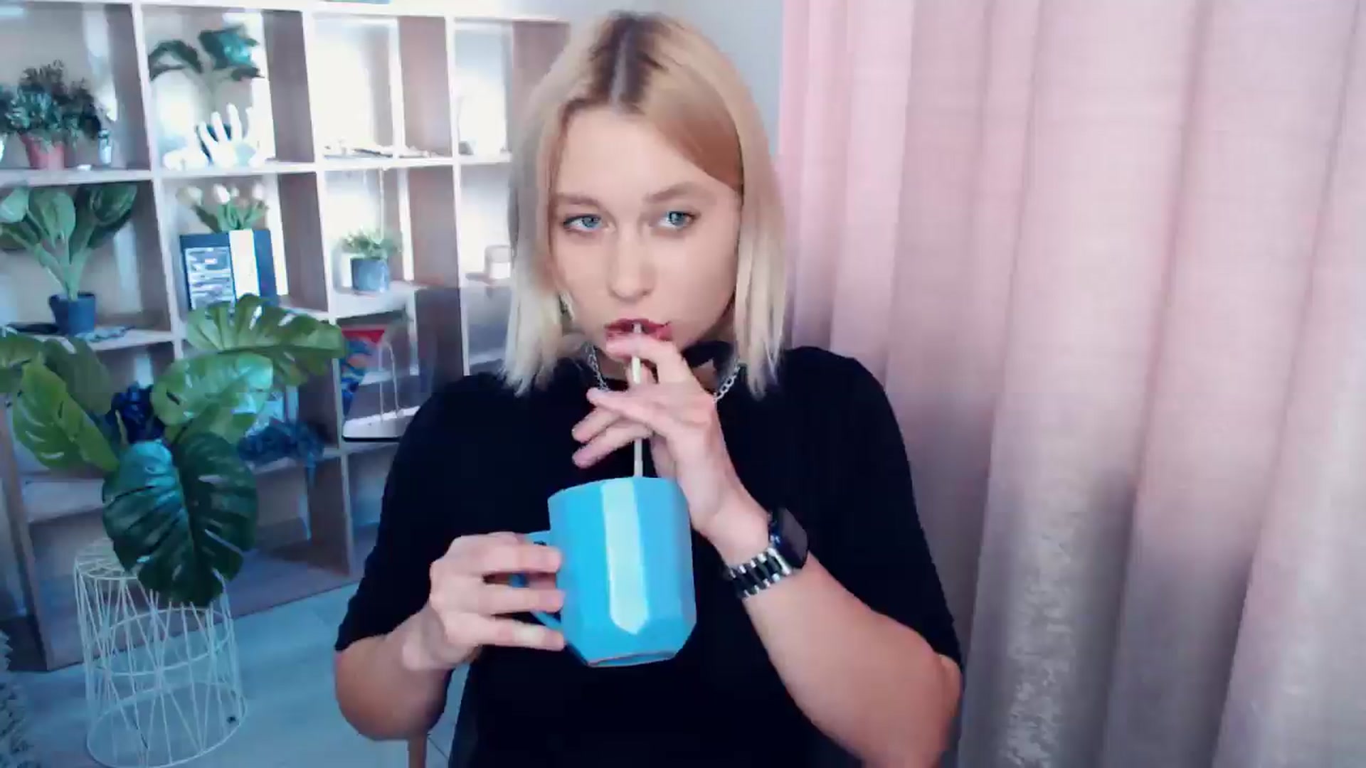Gallery image thumbnail from Kukla_kolduna's myfreecams stream on, 06/15/2025, 17:02 image 15 of 20