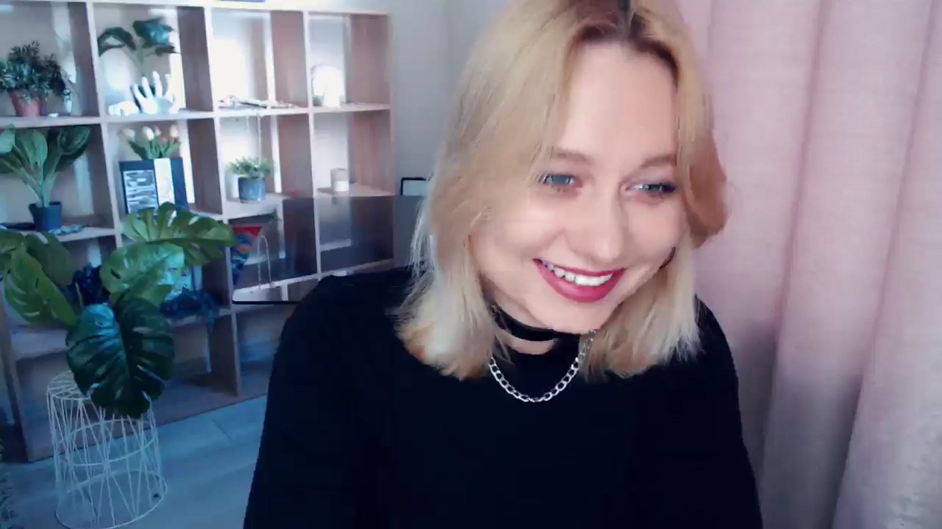 Gallery image thumbnail from Kukla_kolduna's myfreecams stream on, 06/15/2025, 17:02 image 16 of 20