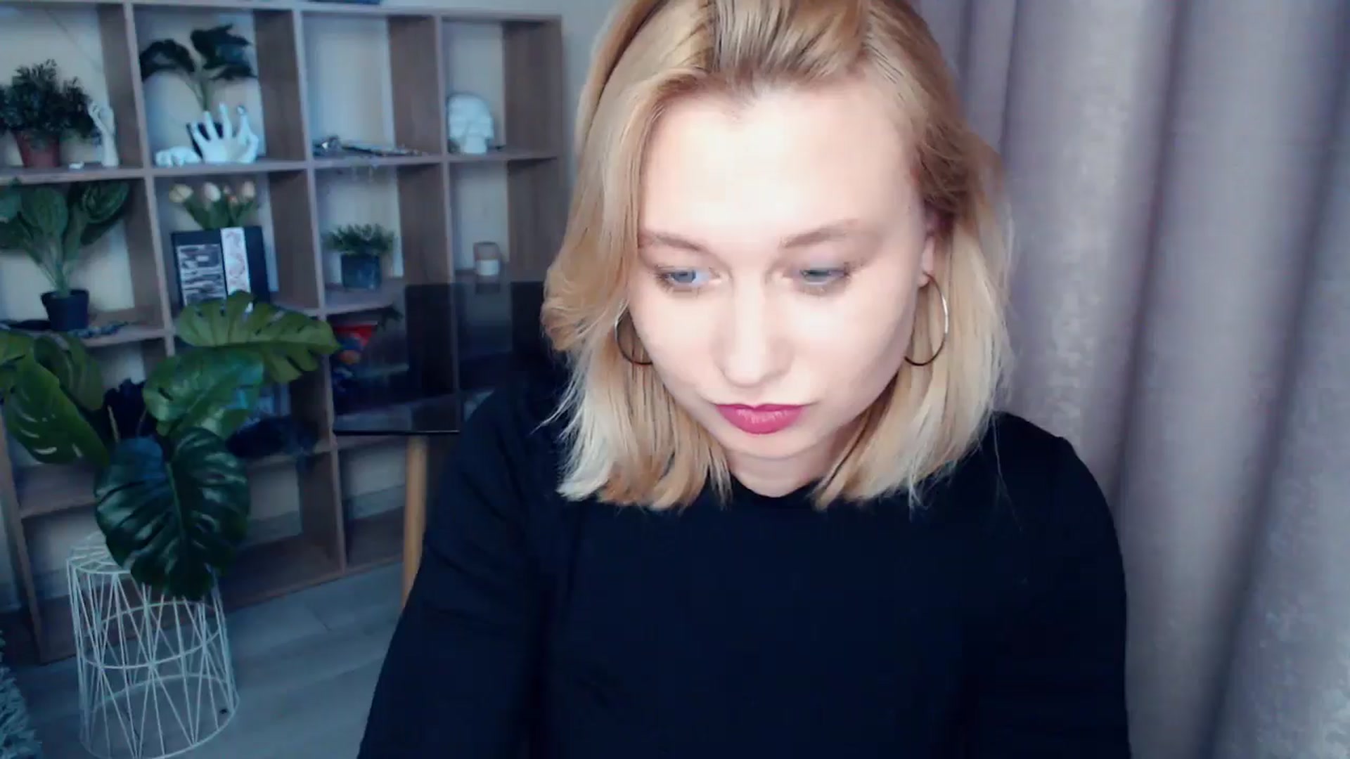 Gallery image thumbnail from Kukla_kolduna's myfreecams stream on, 06/15/2025, 18:17 image 16 of 20