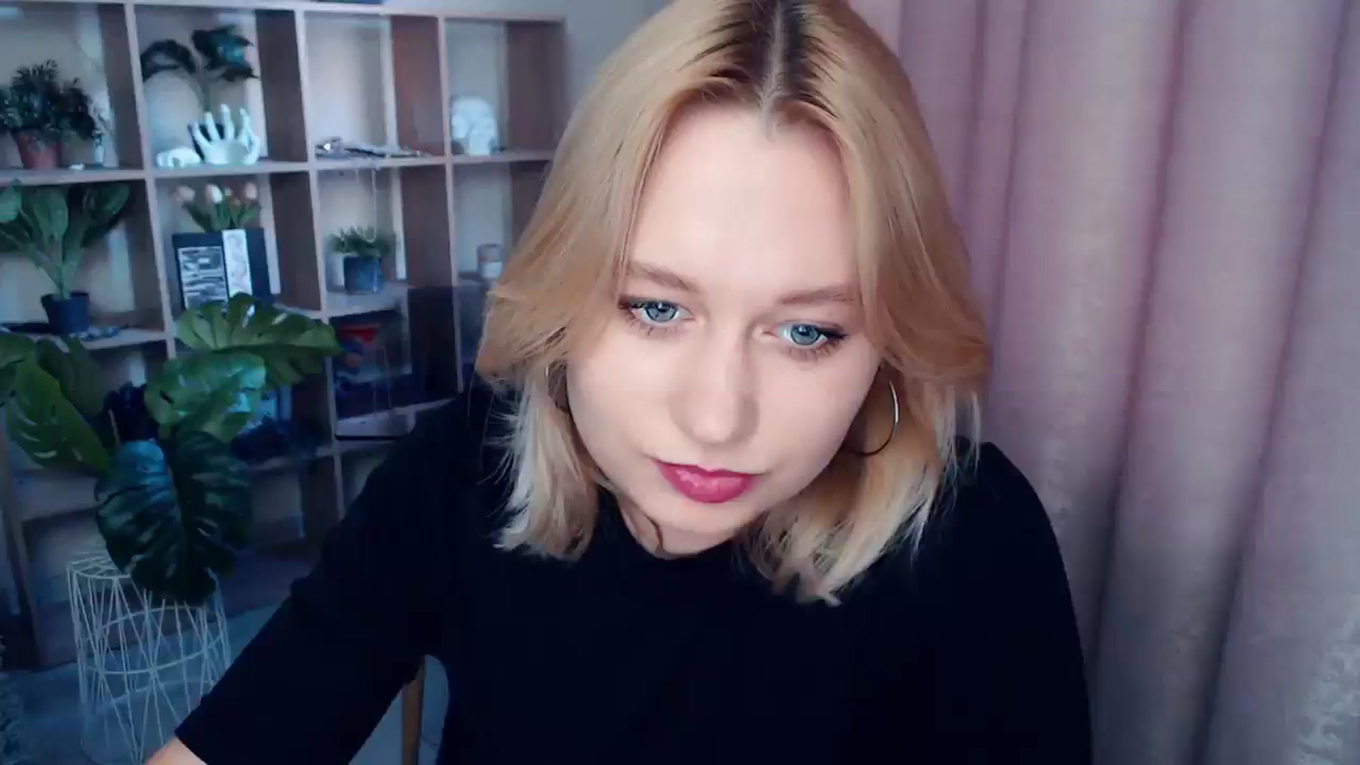 Gallery image thumbnail from Kukla_kolduna's myfreecams stream on, 06/15/2025, 18:17 image 1 of 20
