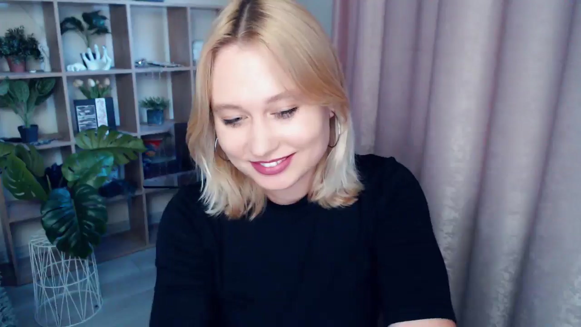 Gallery image thumbnail from Kukla_kolduna's myfreecams stream on, 06/15/2025, 18:17 image 9 of 20