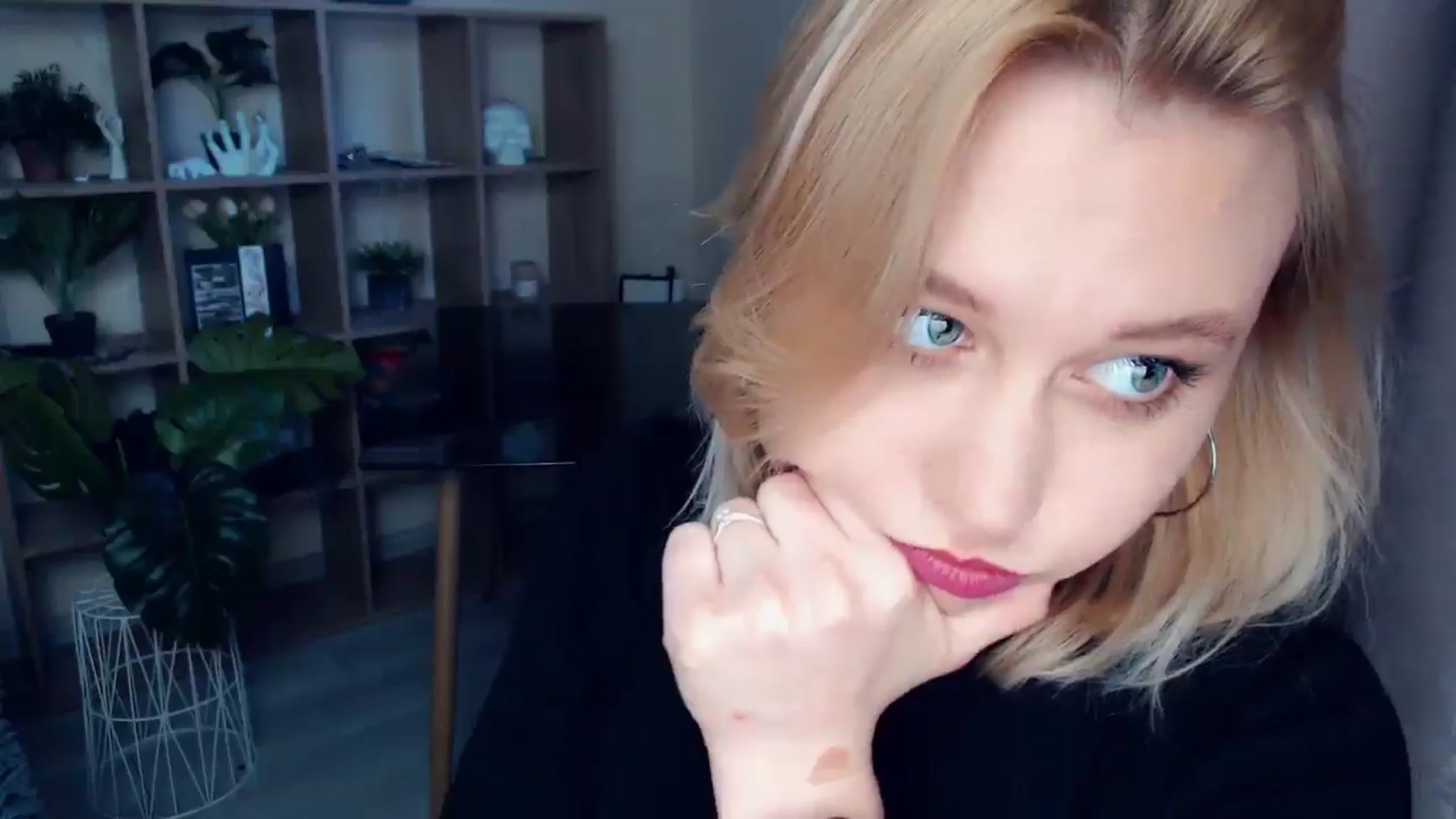 Gallery image thumbnail from Kukla_kolduna's myfreecams stream on, 06/15/2025, 18:17 image 18 of 20