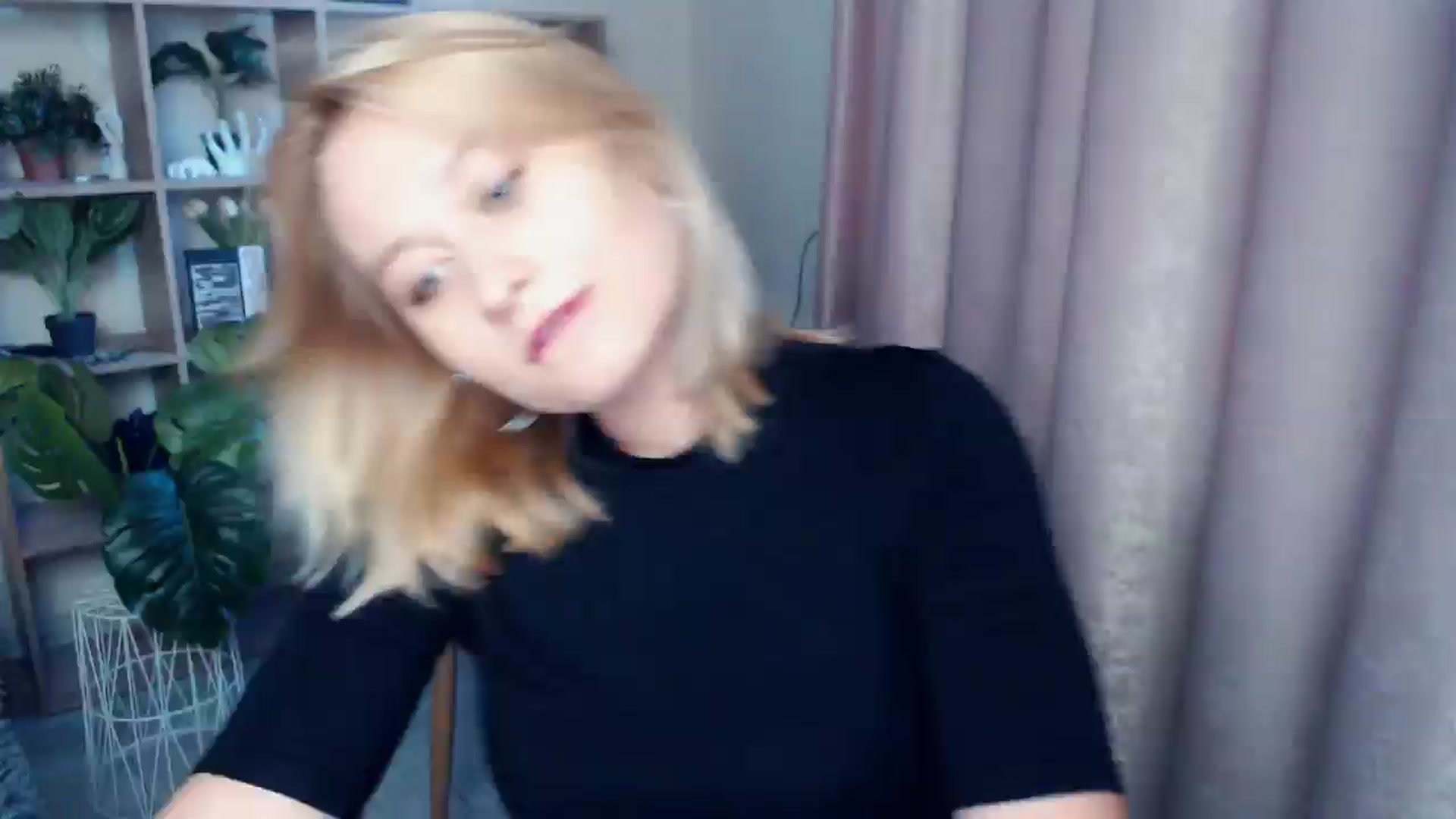 Gallery image thumbnail from Kukla_kolduna's myfreecams stream on, 06/15/2025, 18:17 image 12 of 20