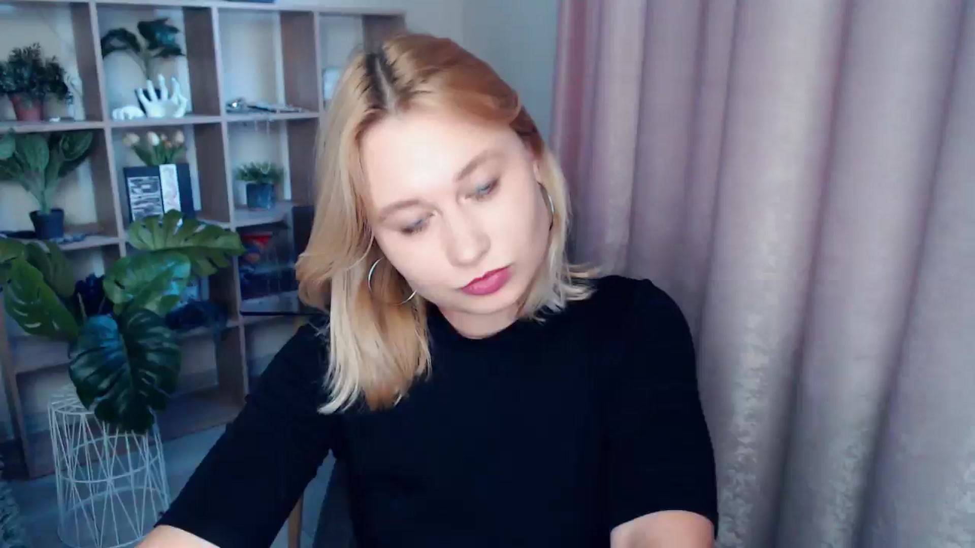 Gallery image thumbnail from Kukla_kolduna's myfreecams stream on, 06/15/2025, 18:17 image 7 of 20
