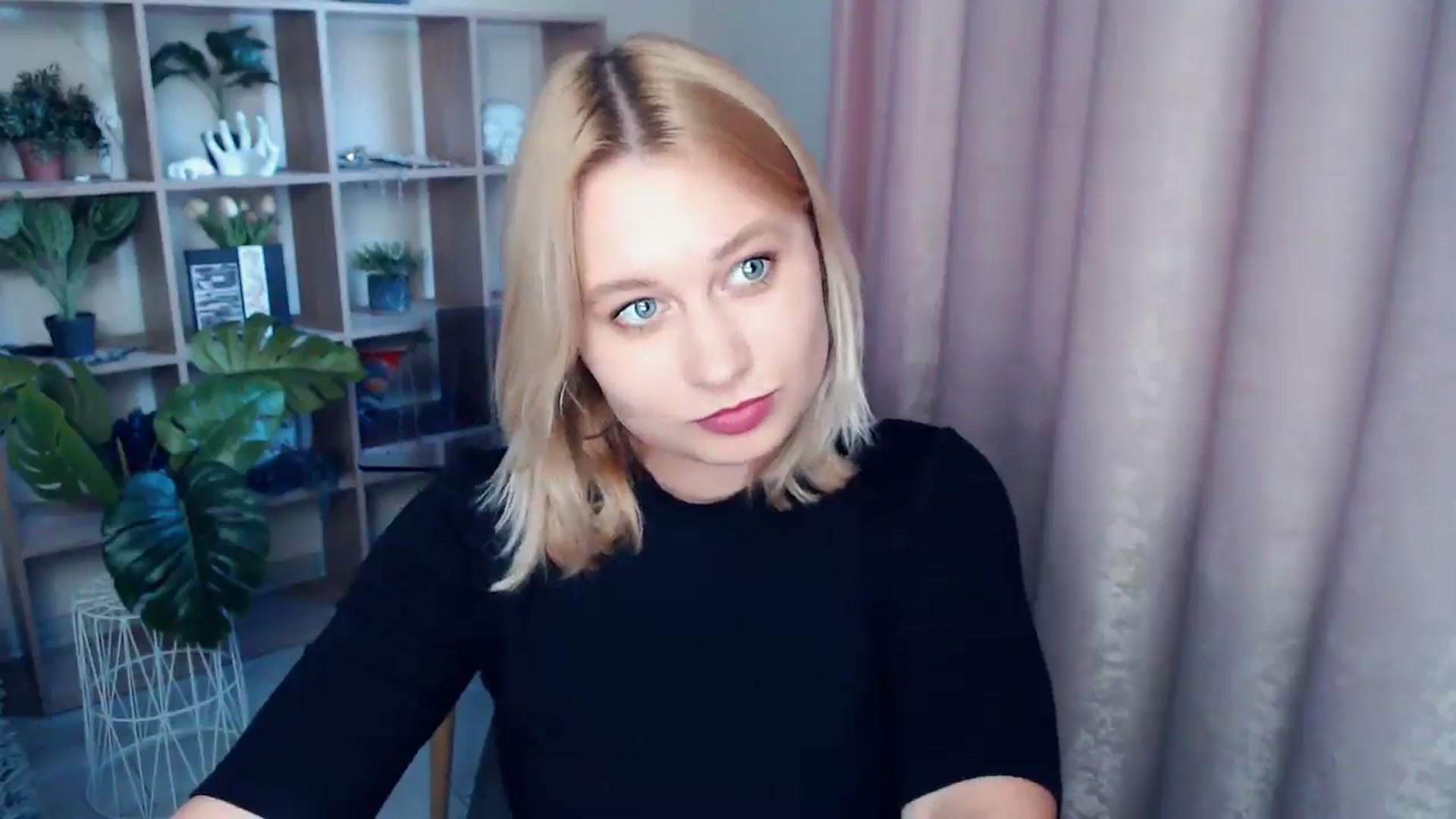 Gallery image thumbnail from Kukla_kolduna's myfreecams stream on, 06/15/2025, 18:17 image 6 of 20