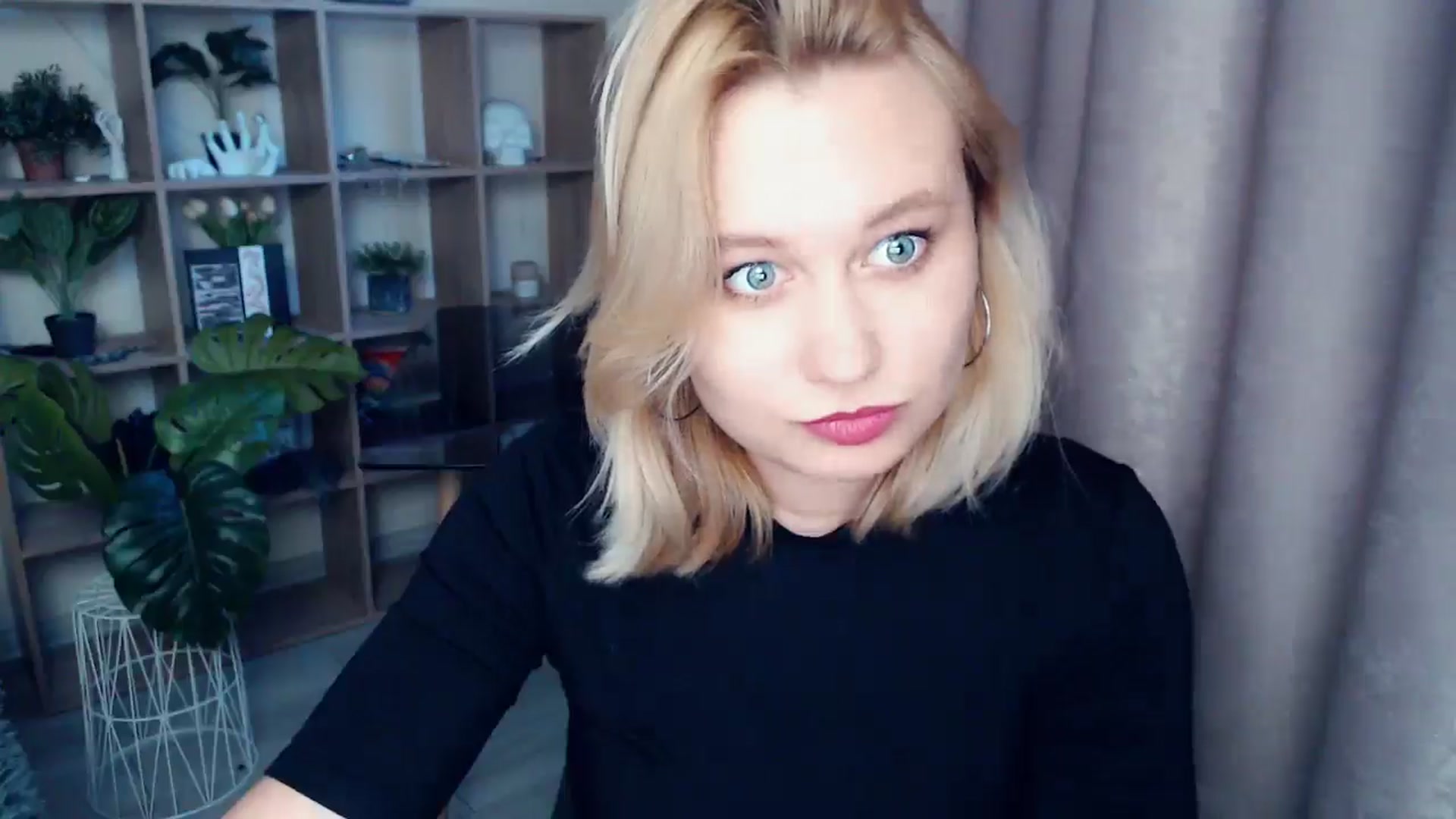 Gallery image thumbnail from Kukla_kolduna's myfreecams stream on, 06/15/2025, 18:17 image 17 of 20