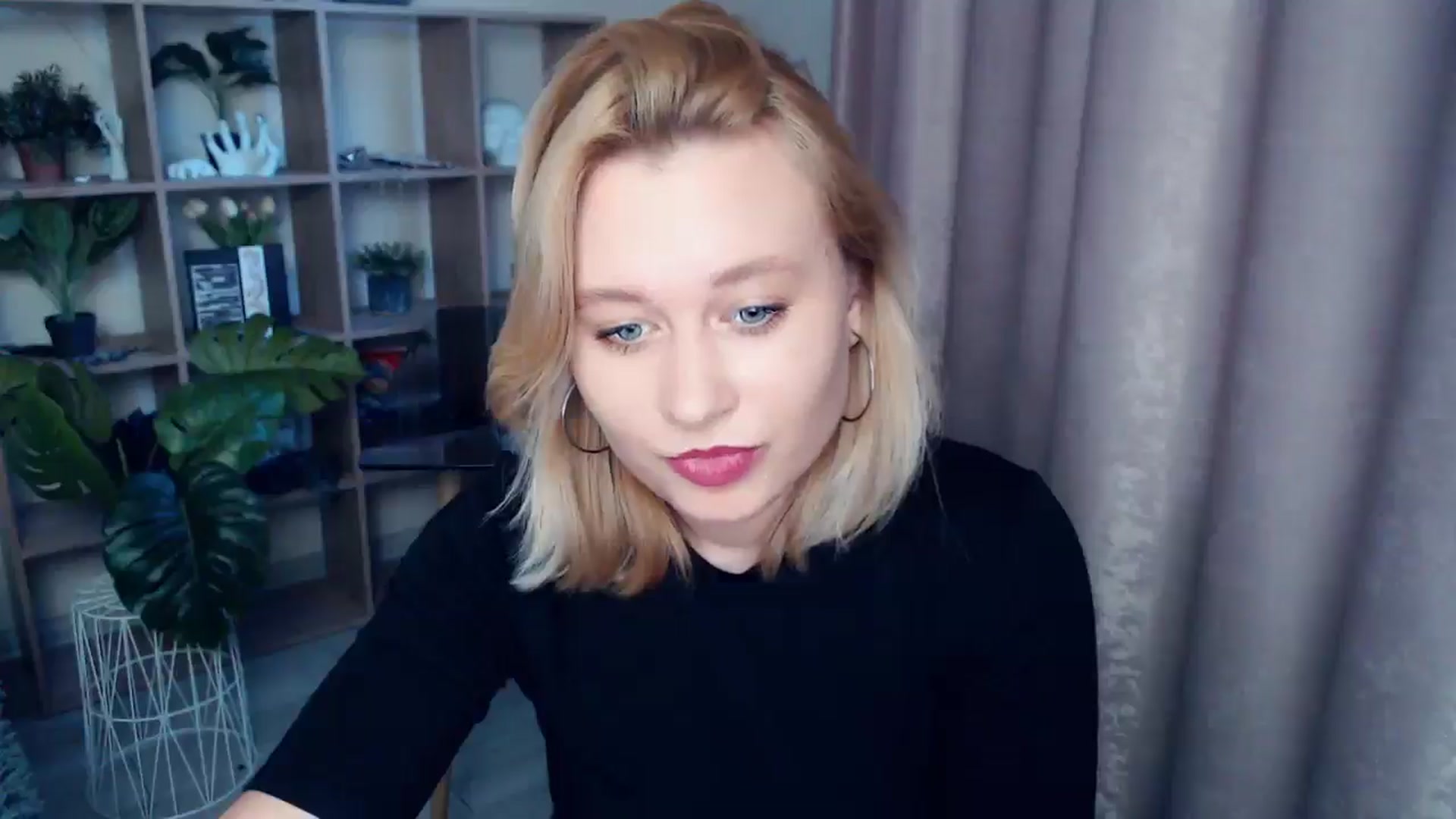 Gallery image thumbnail from Kukla_kolduna's myfreecams stream on, 06/15/2025, 18:17 image 15 of 20