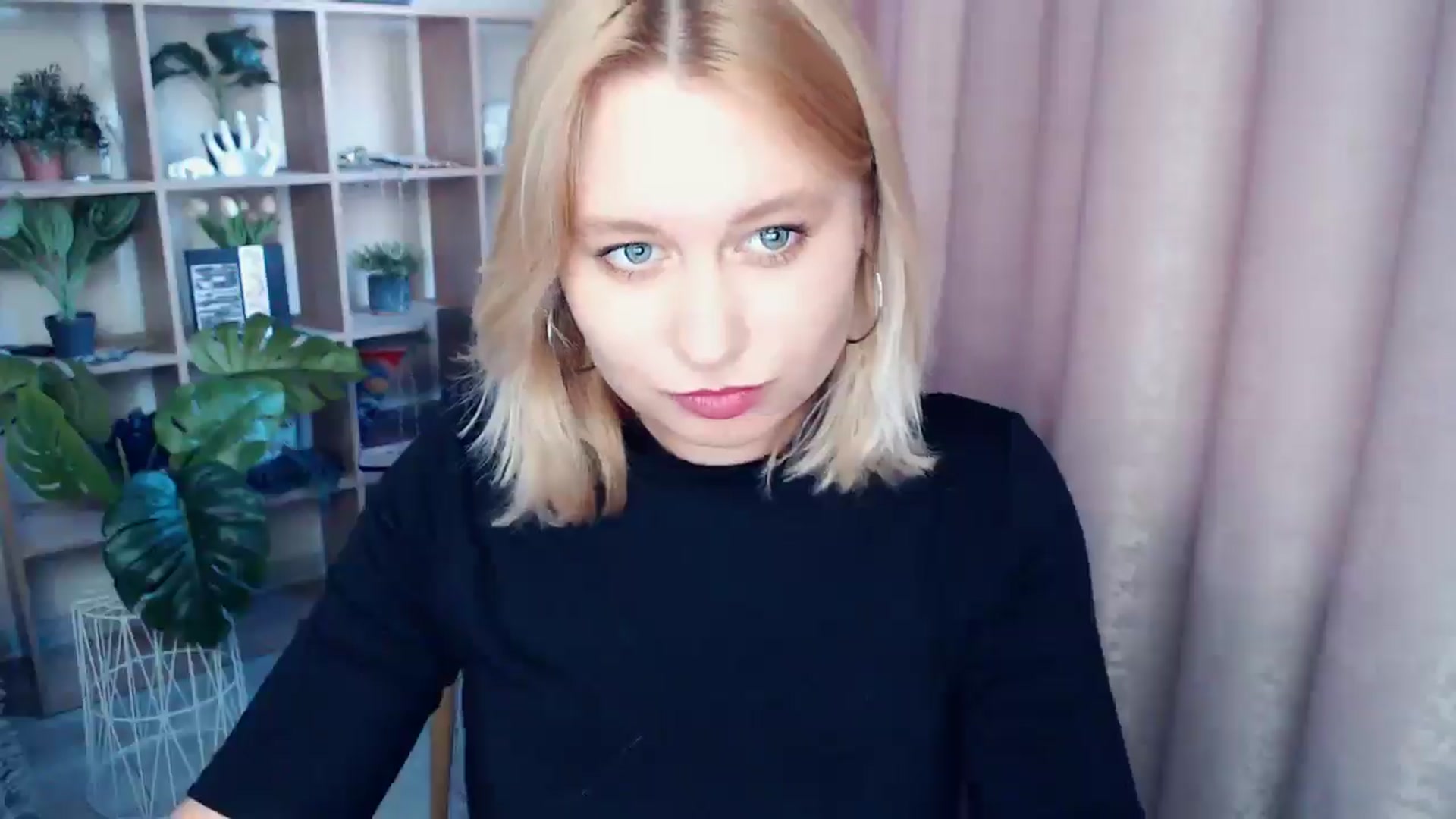 Gallery image thumbnail from Kukla_kolduna's myfreecams stream on, 06/15/2025, 18:17 image 3 of 20