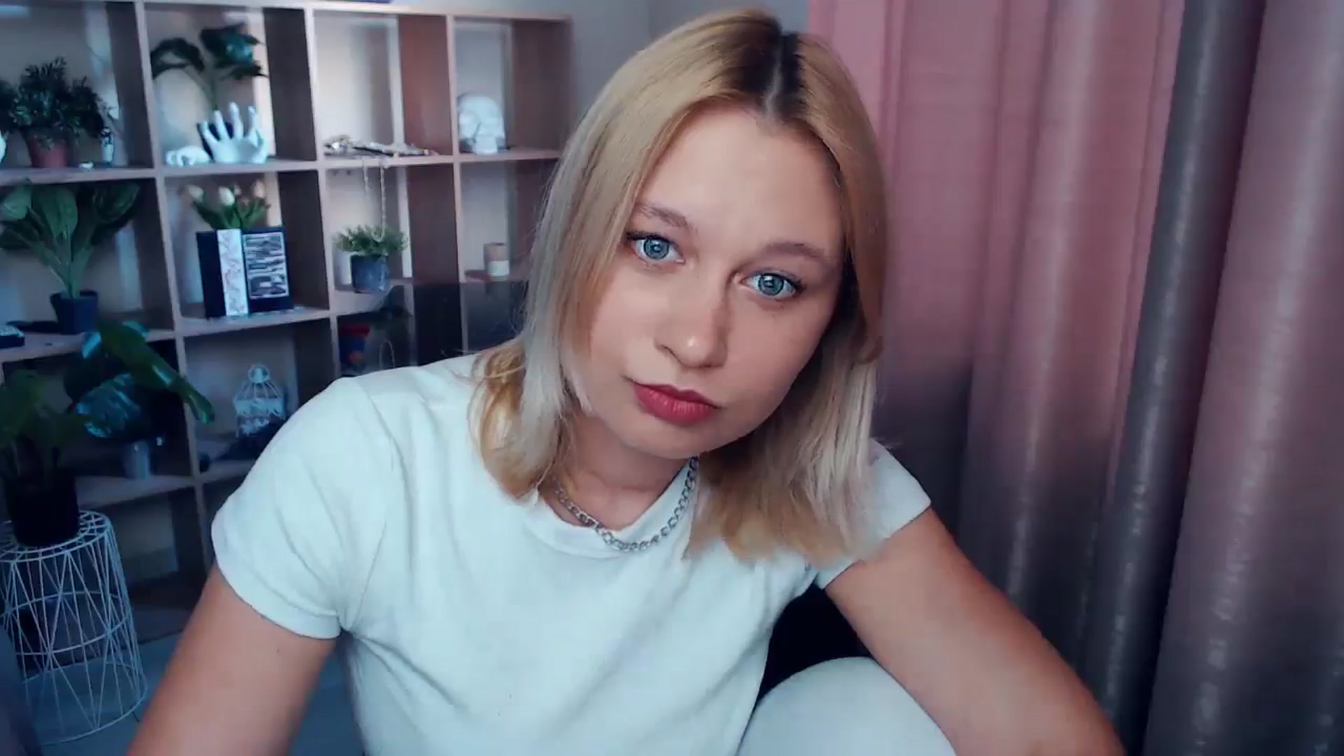 Gallery image thumbnail from Kukla_kolduna's myfreecams stream on, 06/18/2025, 17:35 image 7 of 20