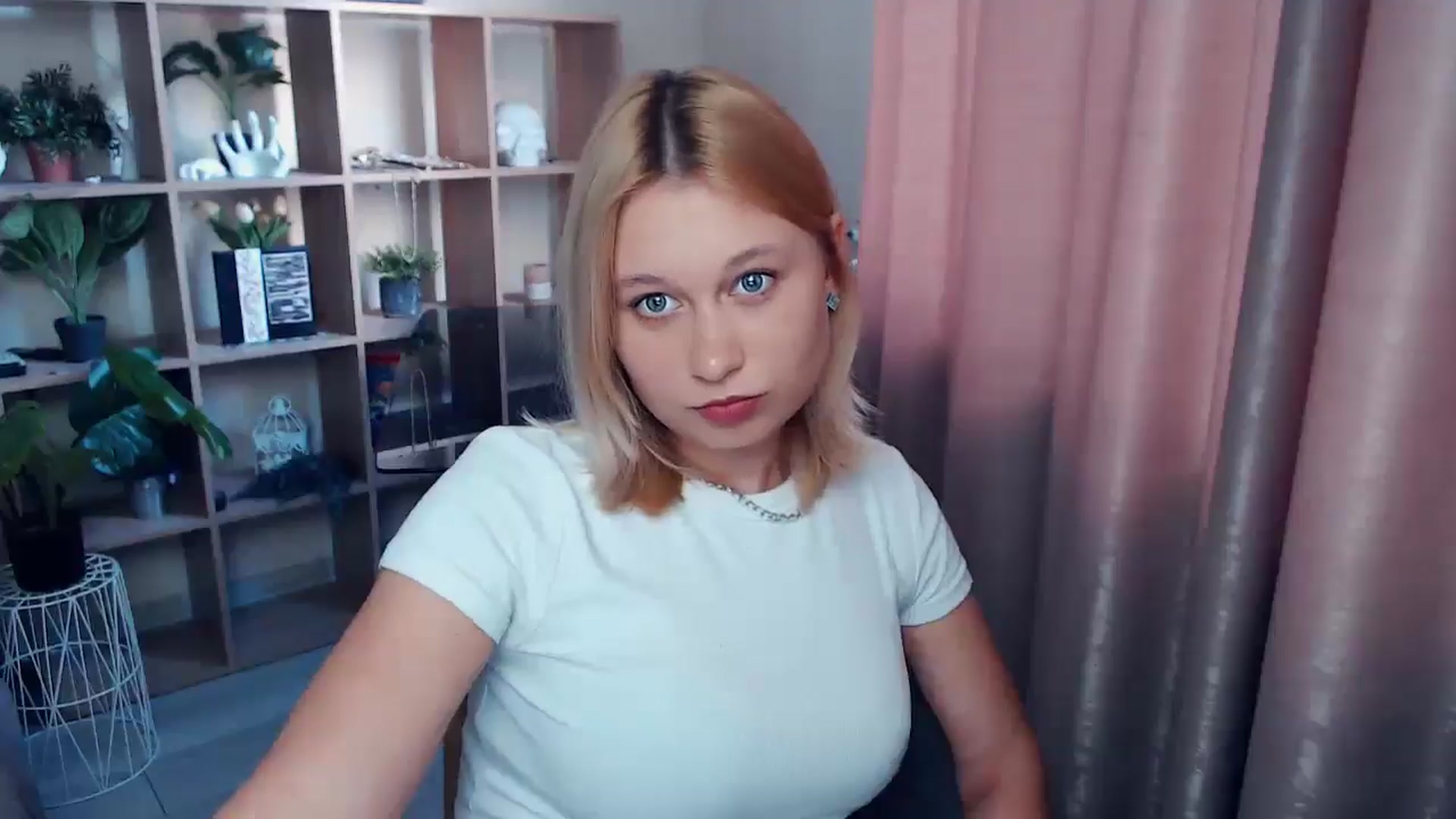 Gallery image thumbnail from Kukla_kolduna's myfreecams stream on, 06/18/2025, 17:35 image 5 of 20