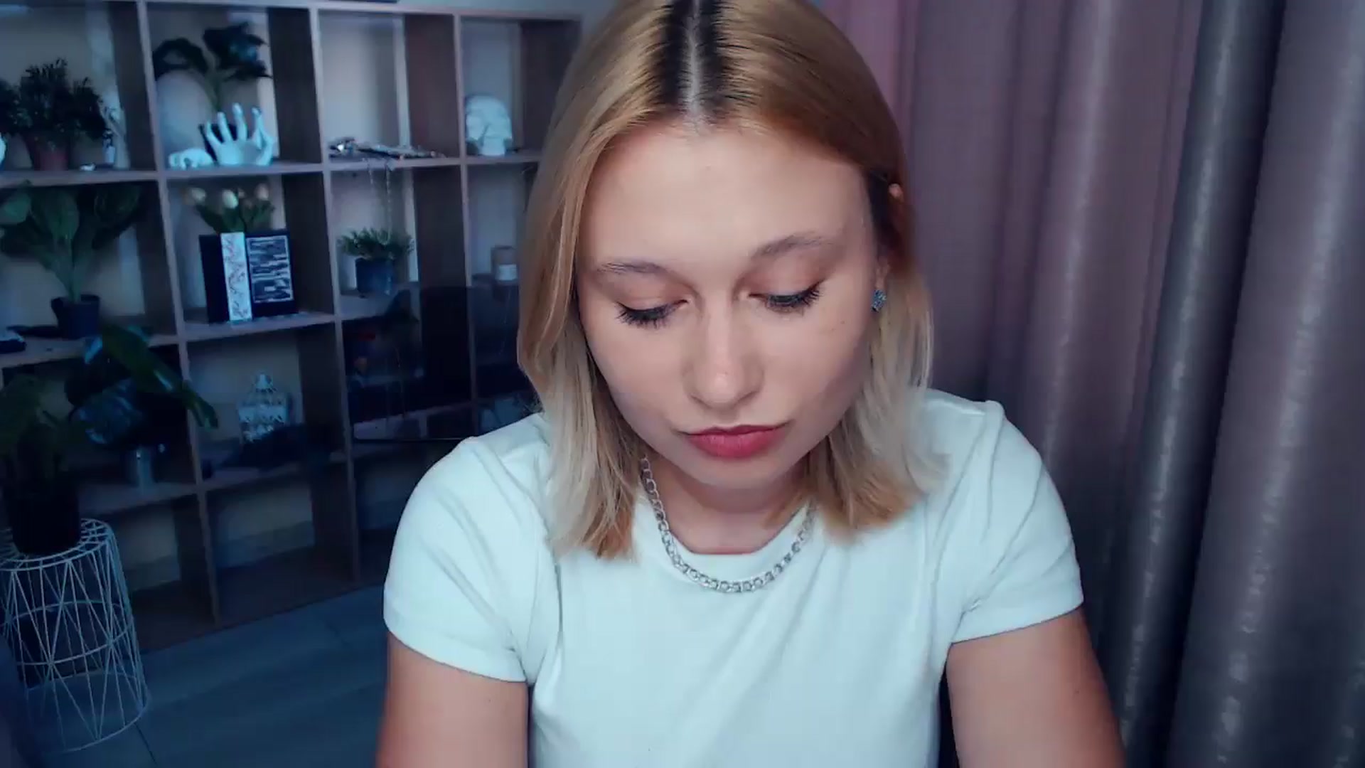 Gallery image thumbnail from Kukla_kolduna's myfreecams stream on, 06/18/2025, 17:35 image 18 of 20