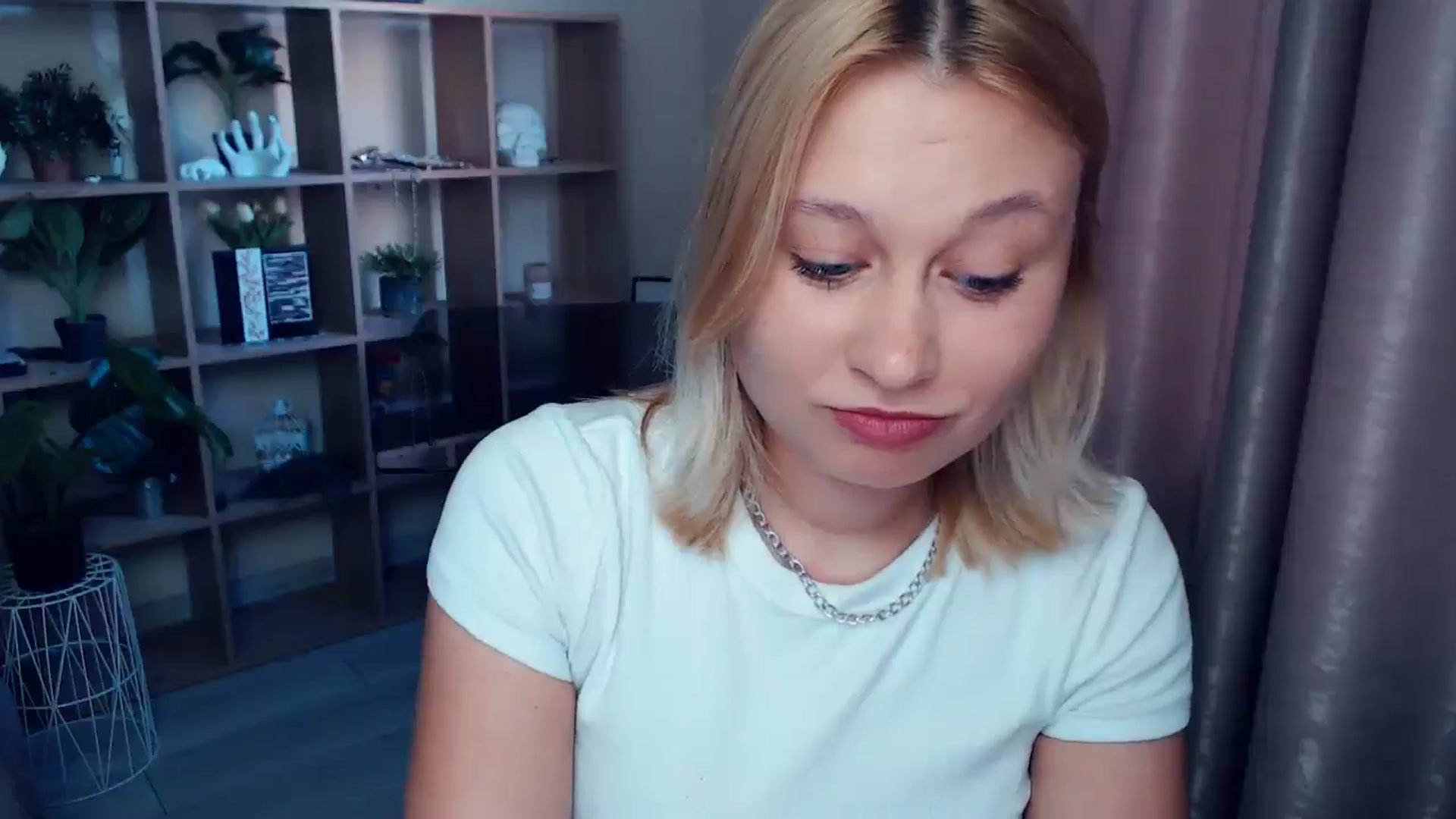 Gallery image thumbnail from Kukla_kolduna's myfreecams stream on, 06/18/2025, 17:35 image 17 of 20