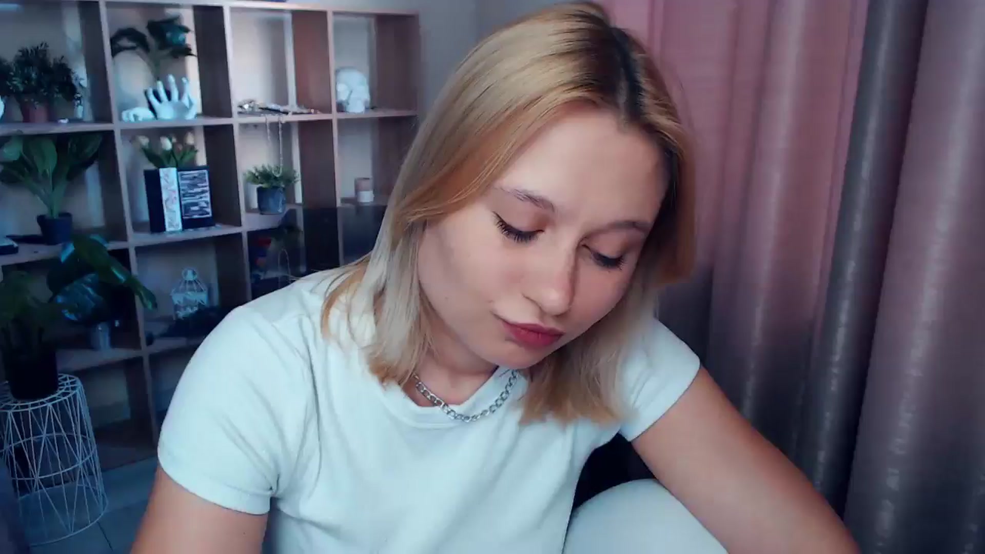 Gallery image thumbnail from Kukla_kolduna's myfreecams stream on, 06/18/2025, 17:35 image 9 of 20