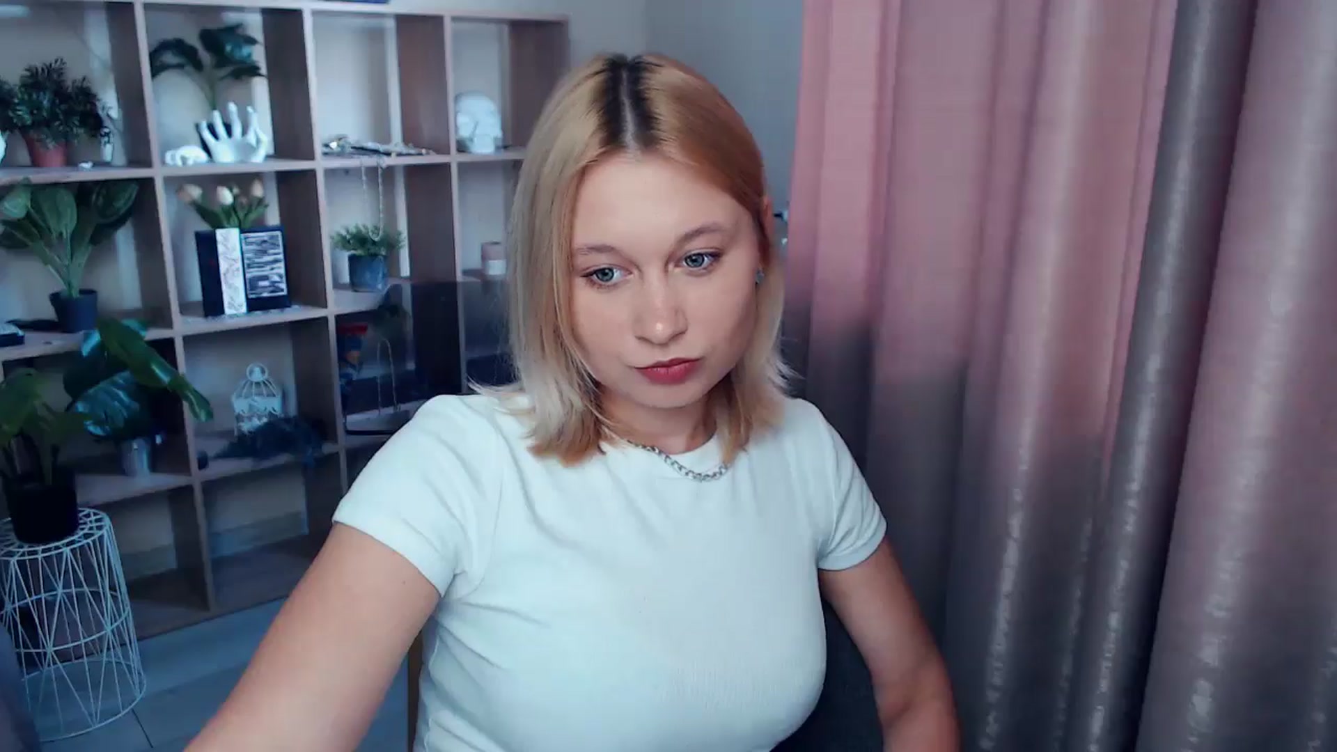 Gallery image thumbnail from Kukla_kolduna's myfreecams stream on, 06/18/2025, 17:35 image 2 of 20