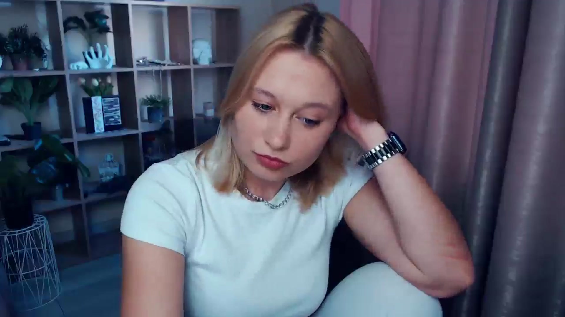 Gallery image thumbnail from Kukla_kolduna's myfreecams stream on, 06/18/2025, 17:35 image 11 of 20