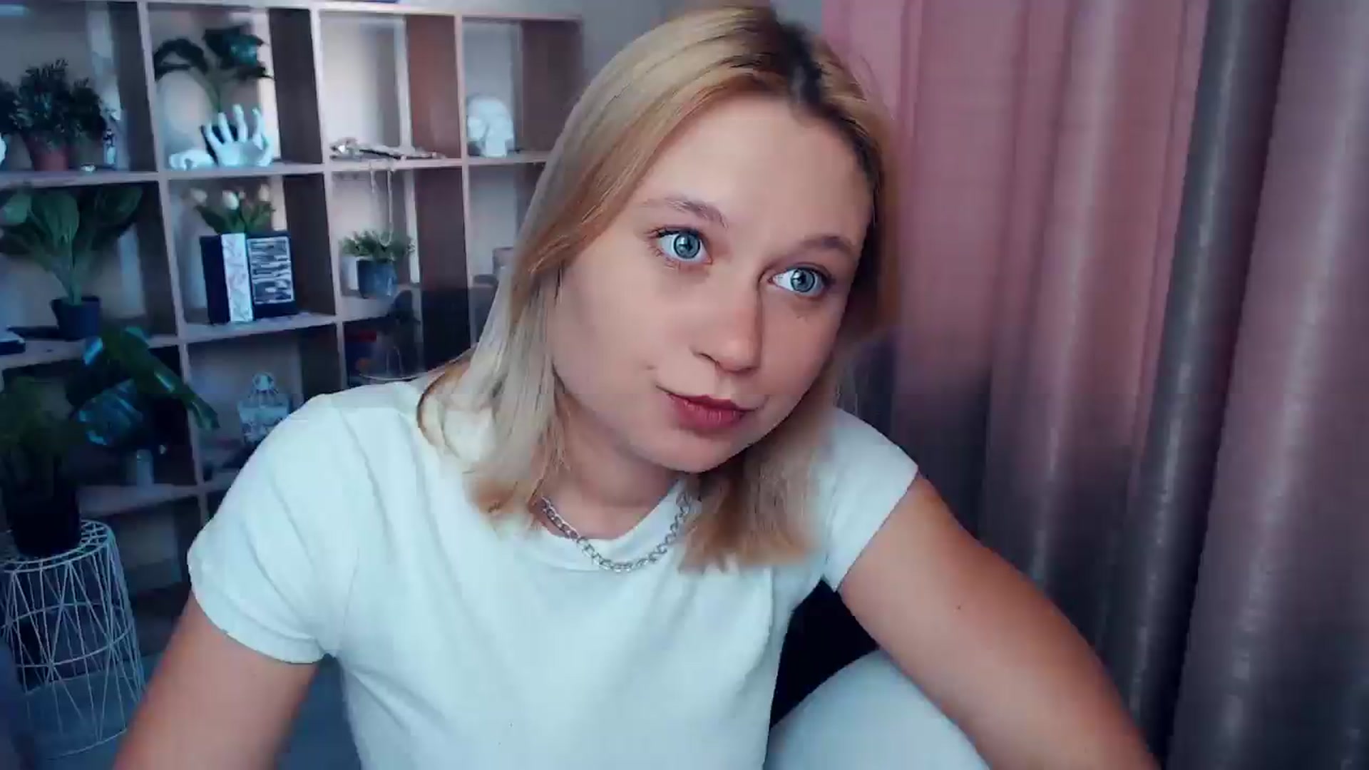 Gallery image thumbnail from Kukla_kolduna's myfreecams stream on, 06/18/2025, 17:35 image 8 of 20