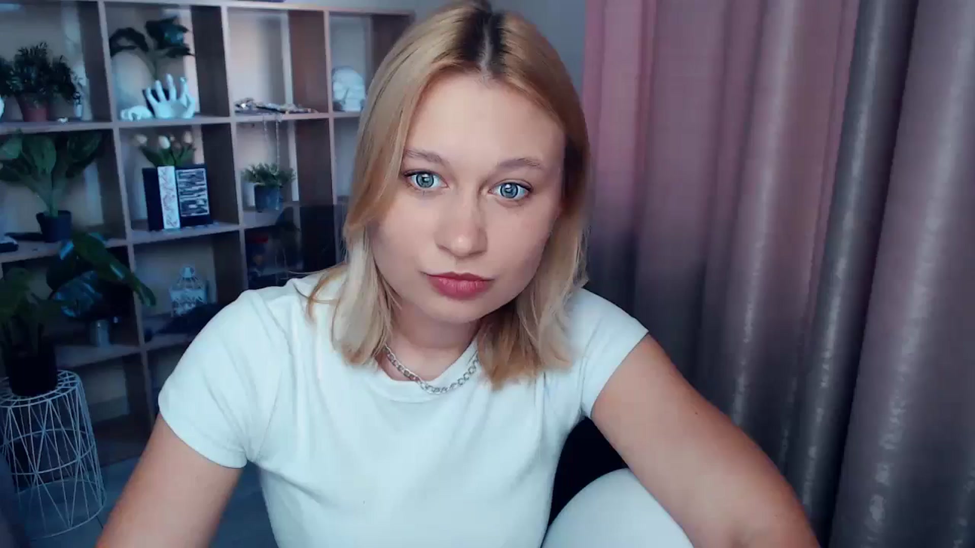 Gallery image thumbnail from Kukla_kolduna's myfreecams stream on, 06/18/2025, 17:35 image 14 of 20