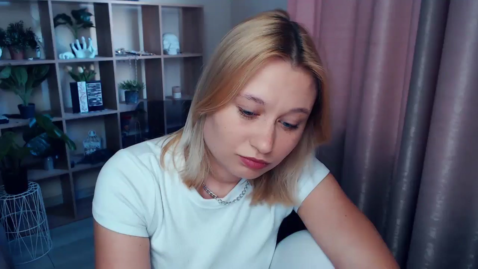 Gallery image thumbnail from Kukla_kolduna's myfreecams stream on, 06/18/2025, 17:35 image 10 of 20