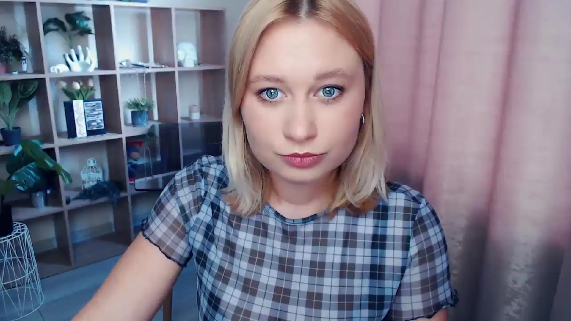 Gallery image thumbnail from Kukla_kolduna's myfreecams stream on, 06/19/2025, 16:09 image 19 of 20