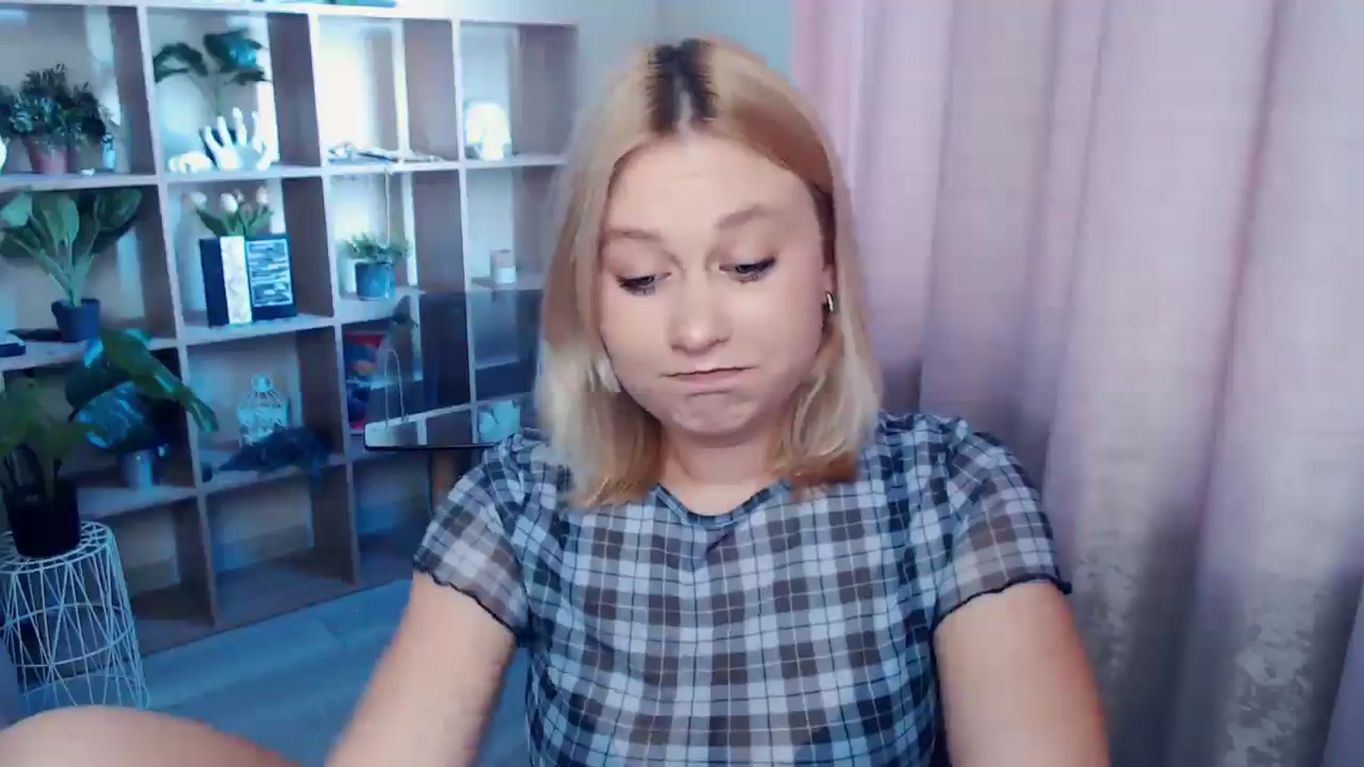 Gallery image thumbnail from Kukla_kolduna's myfreecams stream on, 06/19/2025, 16:09 image 7 of 20
