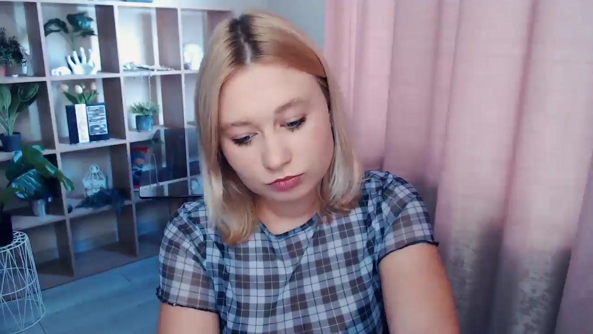 Gallery image thumbnail from Kukla_kolduna's myfreecams stream on, 06/19/2025, 16:09 image 14 of 20