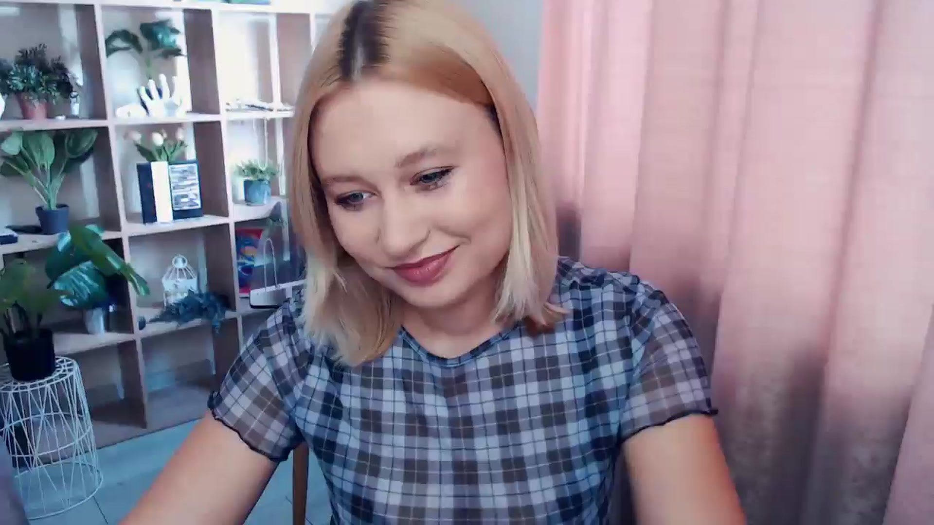 Gallery image thumbnail from Kukla_kolduna's myfreecams stream on, 06/19/2025, 16:09 image 1 of 20