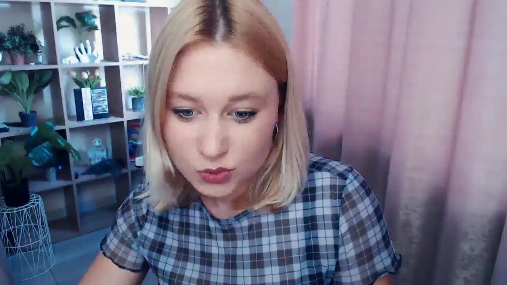 Gallery image thumbnail from Kukla_kolduna's myfreecams stream on, 06/19/2025, 16:09 image 10 of 20