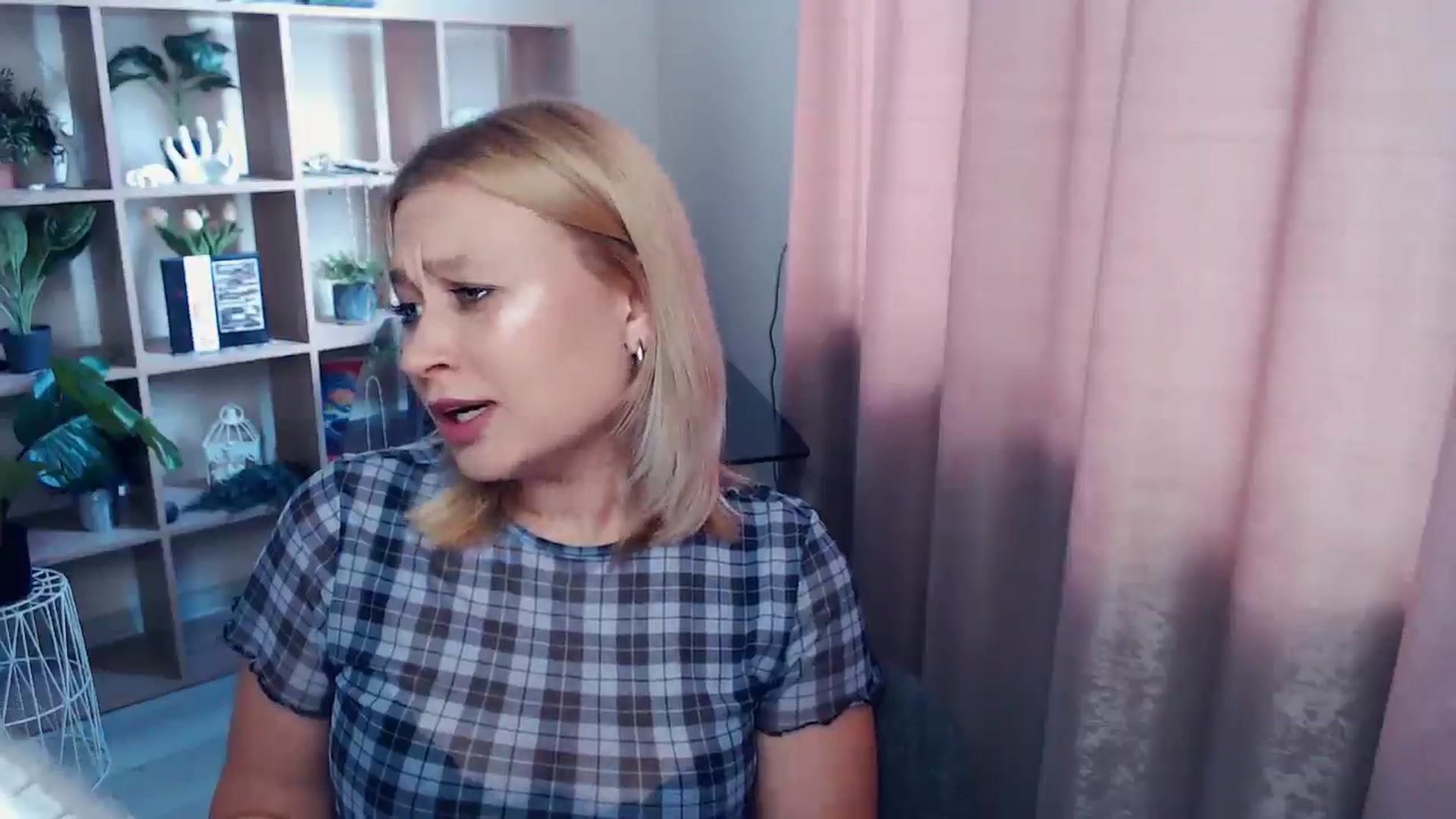 Gallery image thumbnail from Kukla_kolduna's myfreecams stream on, 06/19/2025, 16:09 image 12 of 20