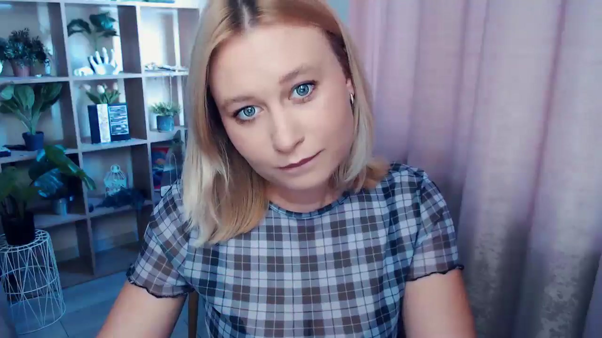 Gallery image thumbnail from Kukla_kolduna's myfreecams stream on, 06/19/2025, 16:09 image 6 of 20