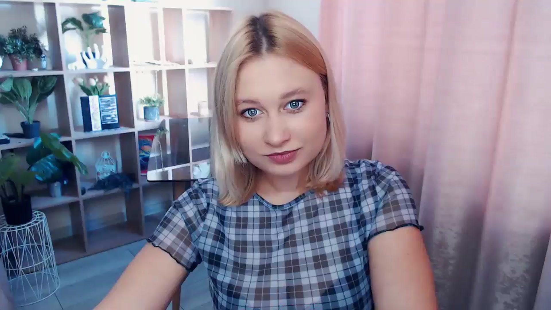Gallery image thumbnail from Kukla_kolduna's myfreecams stream on, 06/19/2025, 16:09 image 8 of 20