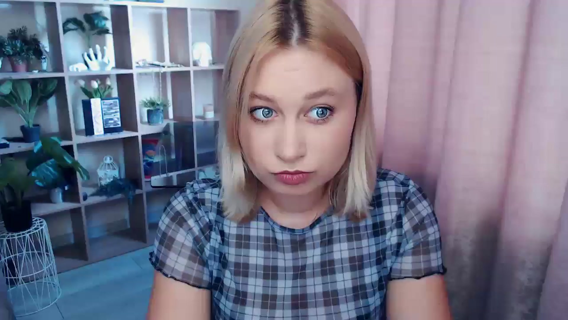 Gallery image thumbnail from Kukla_kolduna's myfreecams stream on, 06/19/2025, 16:09 image 3 of 20