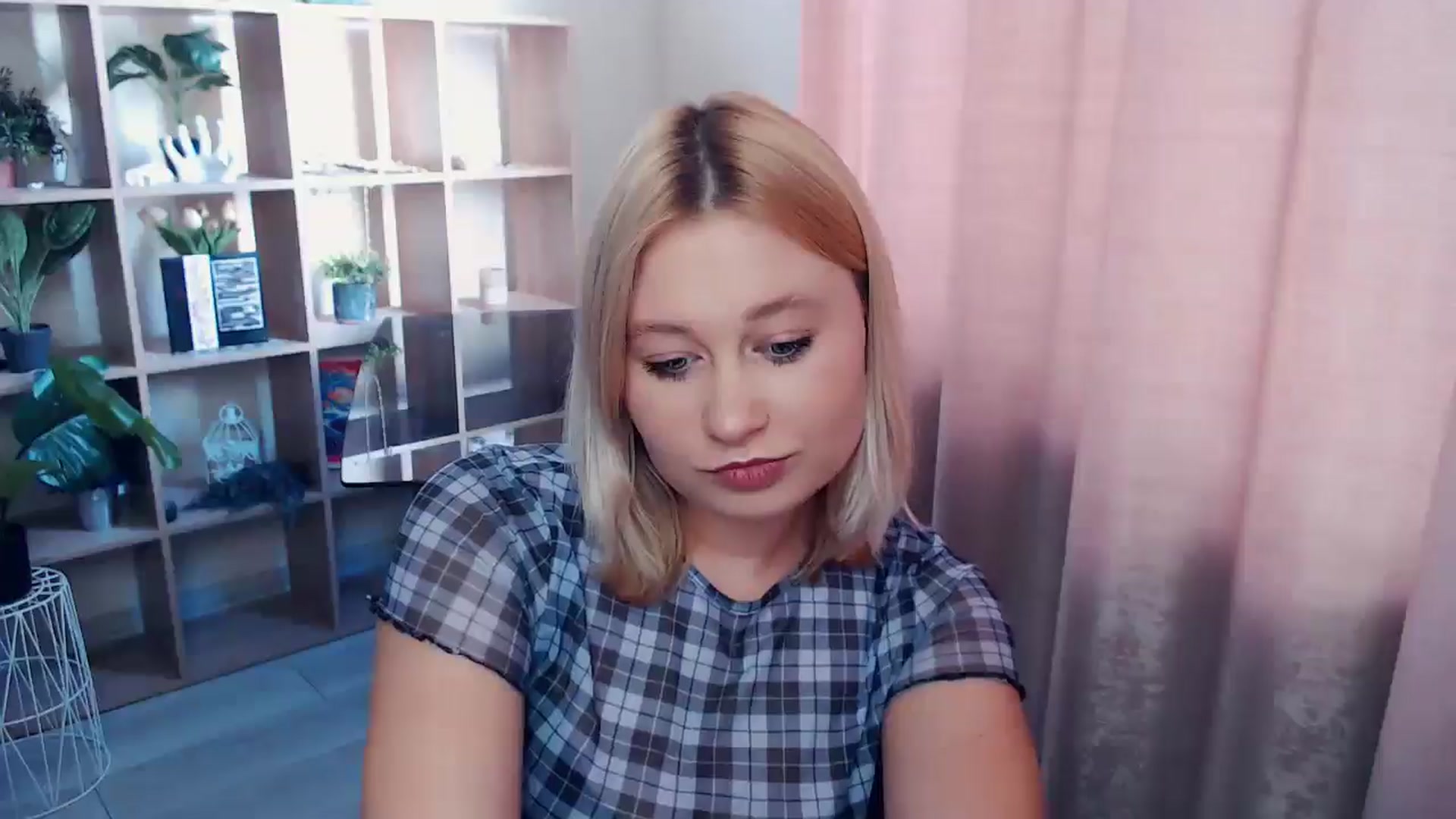 Gallery image thumbnail from Kukla_kolduna's myfreecams stream on, 06/19/2025, 16:09 image 11 of 20