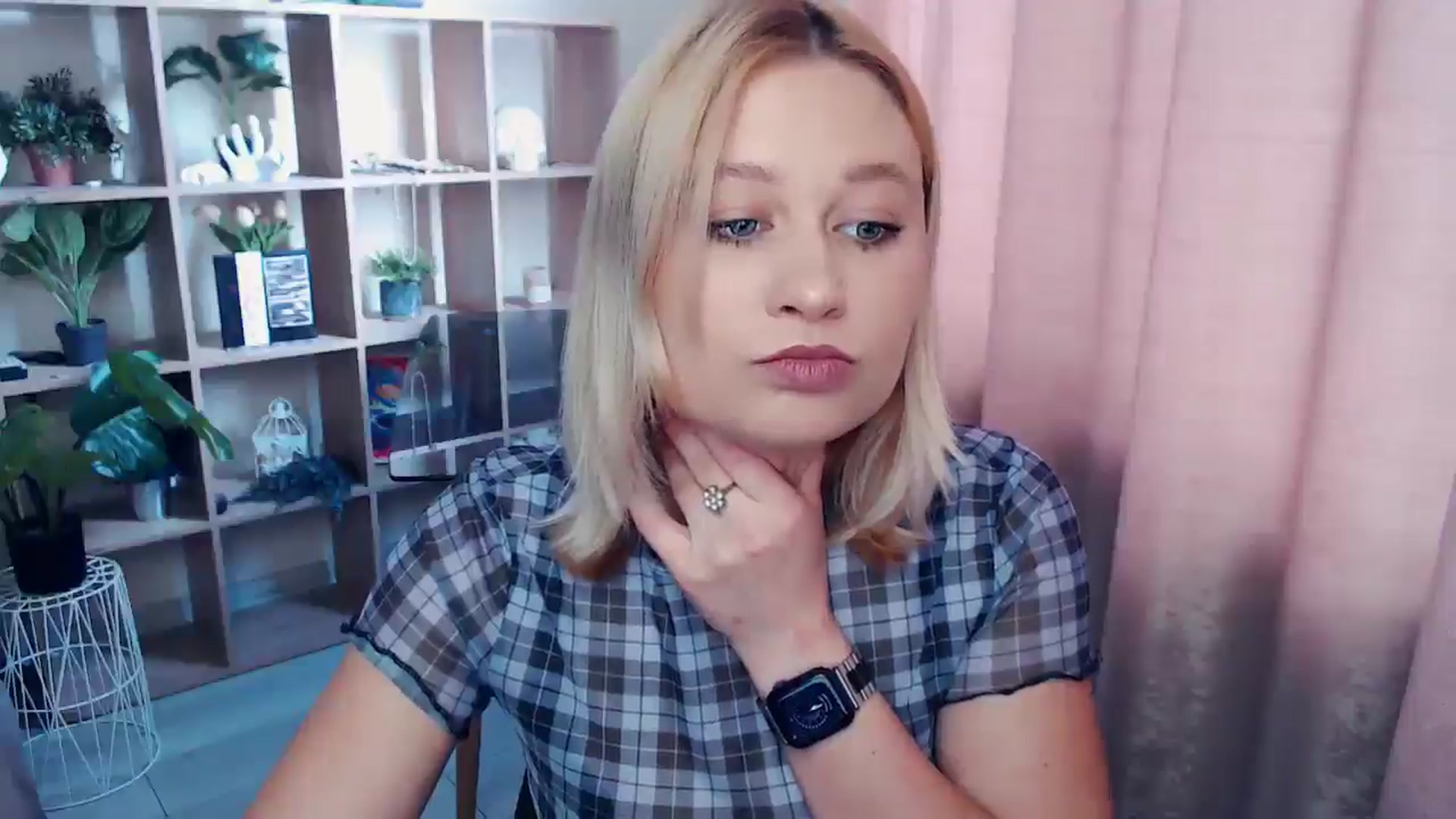 Gallery image thumbnail from Kukla_kolduna's myfreecams stream on, 06/19/2025, 16:09 image 2 of 20