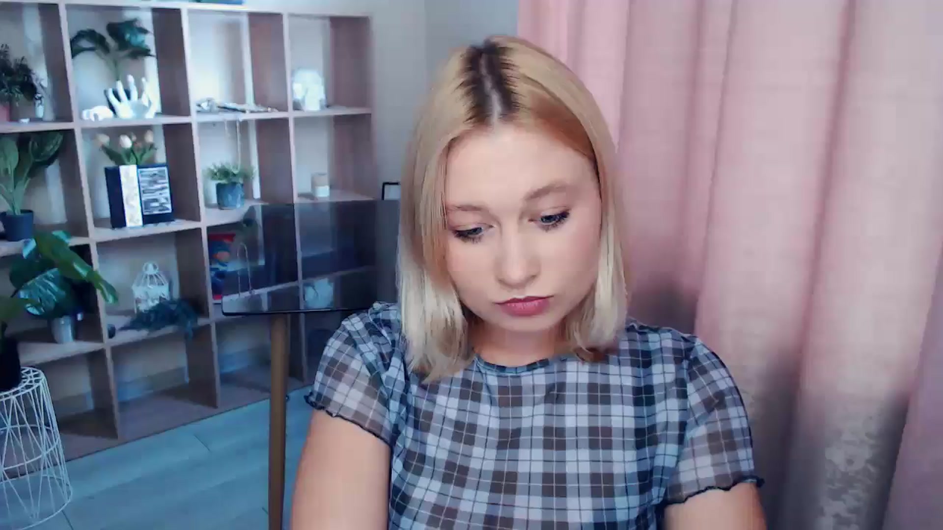 Gallery image thumbnail from Kukla_kolduna's myfreecams stream on, 06/19/2025, 16:09 image 17 of 20
