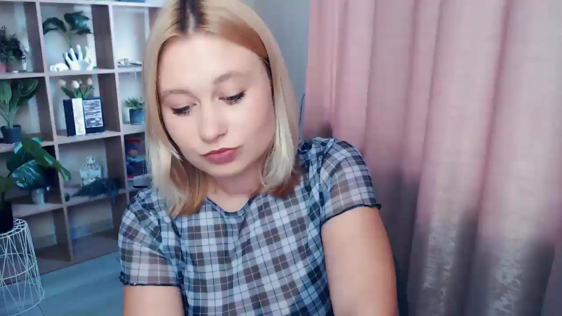 Gallery image thumbnail from Kukla_kolduna's myfreecams stream on, 06/19/2025, 16:52 image 3 of 20