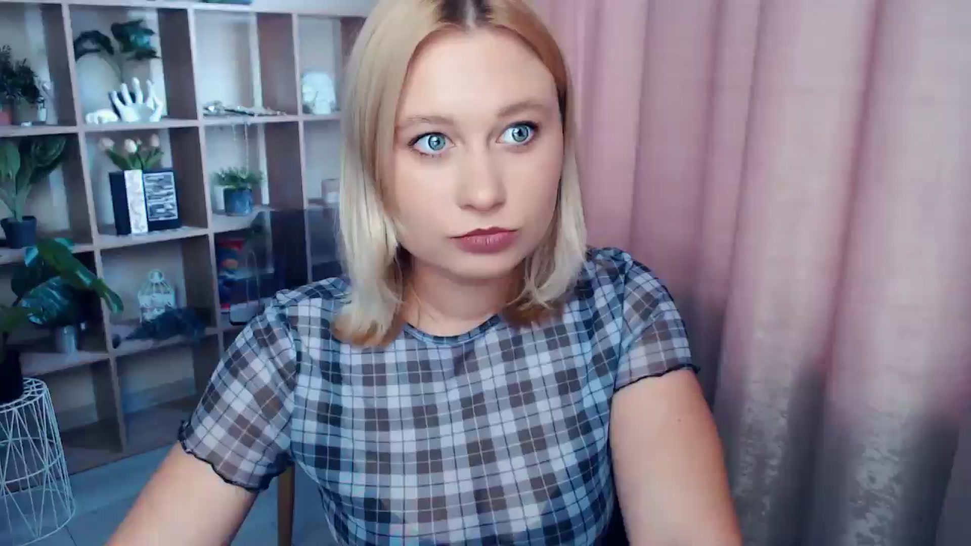 Gallery image thumbnail from Kukla_kolduna's myfreecams stream on, 06/19/2025, 16:52 image 8 of 20