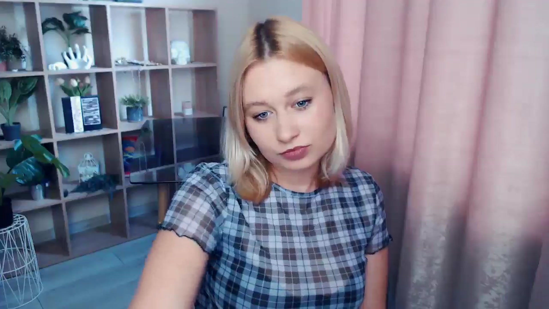 Gallery image thumbnail from Kukla_kolduna's myfreecams stream on, 06/19/2025, 16:52 image 10 of 20