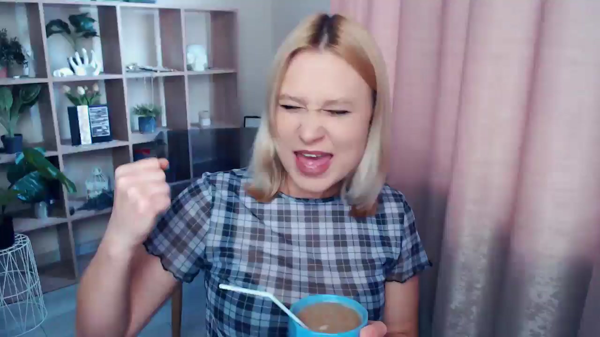 Gallery image thumbnail from Kukla_kolduna's myfreecams stream on, 06/19/2025, 16:52 image 9 of 20