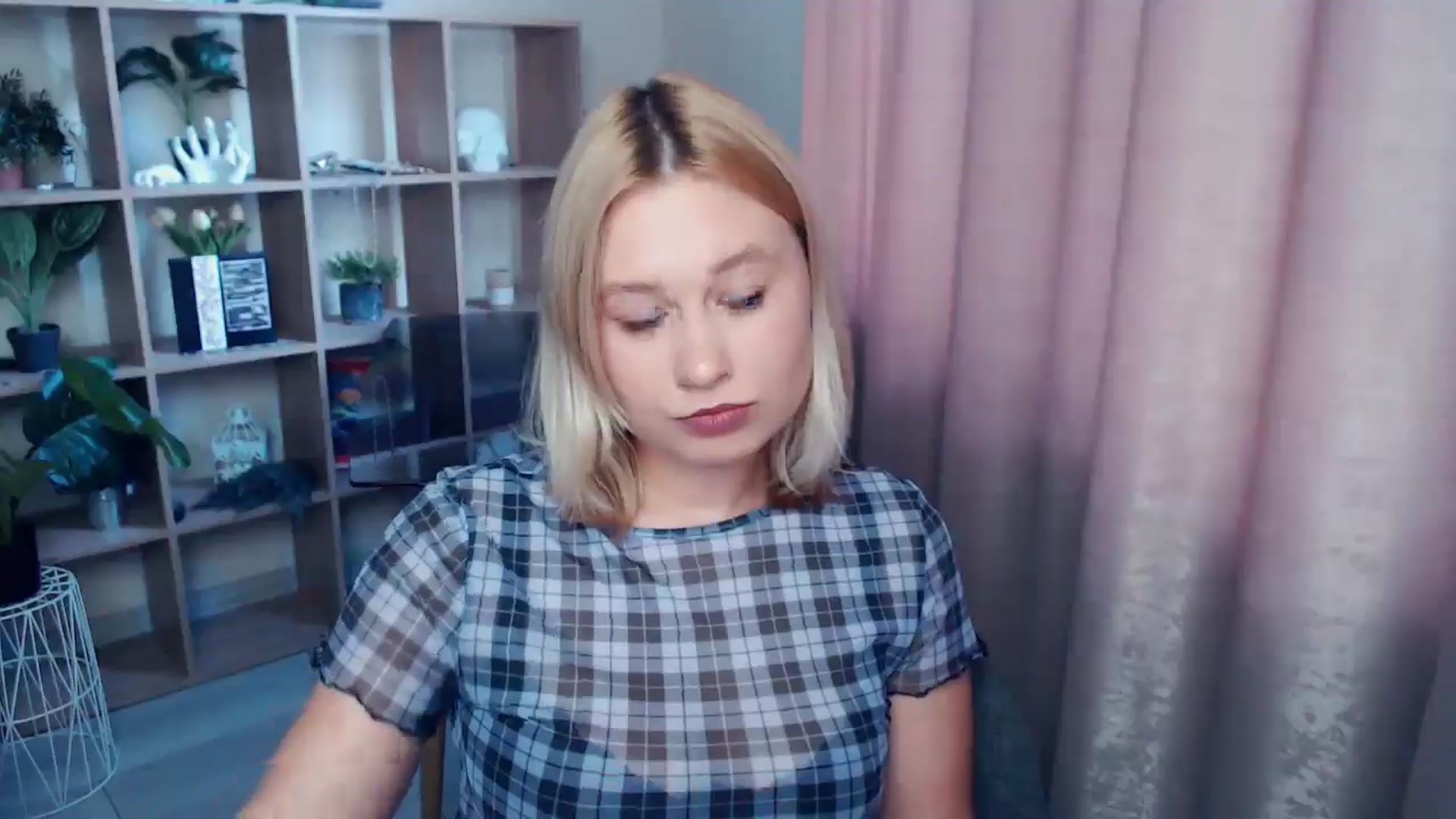 Gallery image thumbnail from Kukla_kolduna's myfreecams stream on, 06/19/2025, 16:52 image 19 of 20