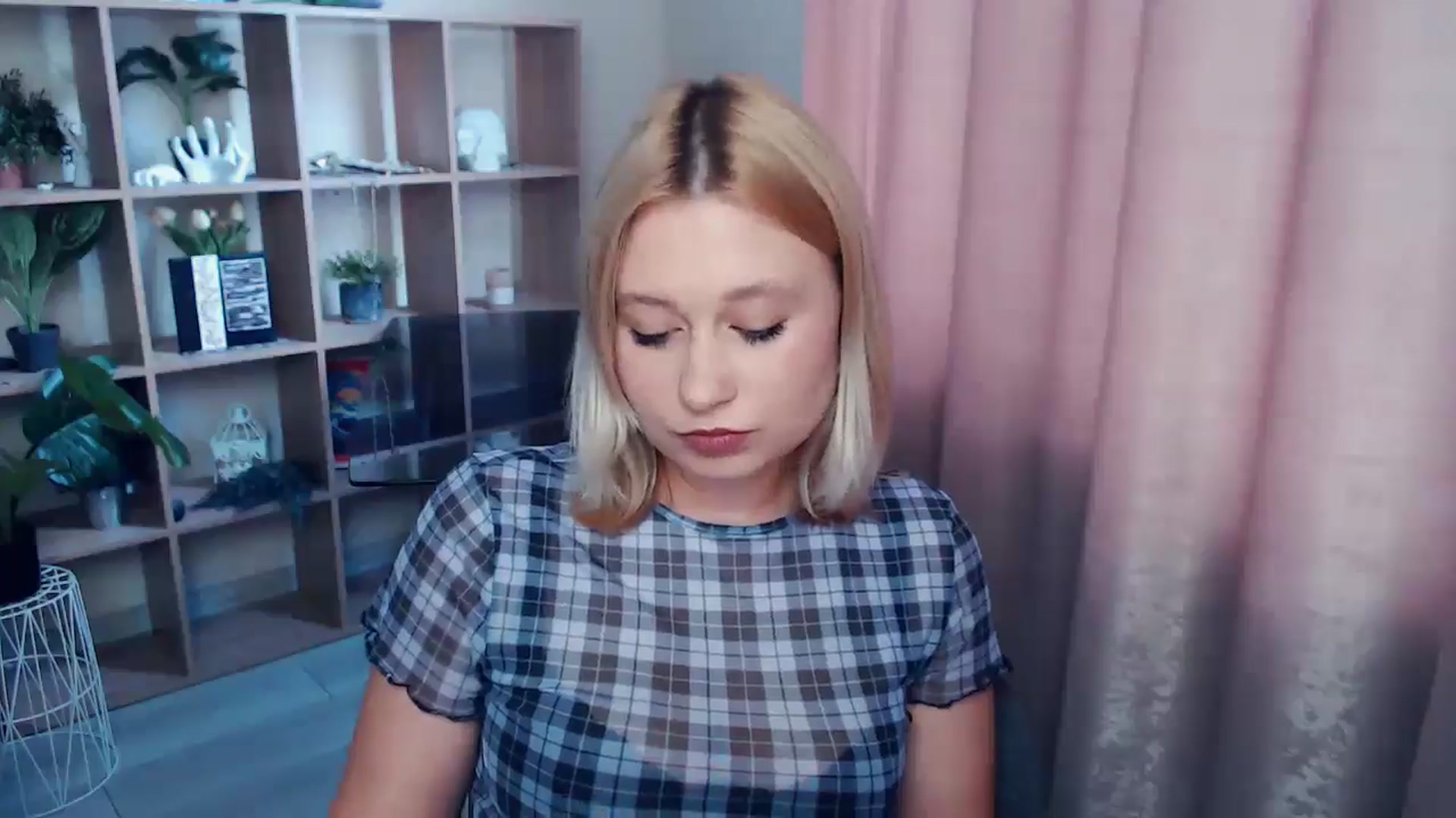 Gallery image thumbnail from Kukla_kolduna's myfreecams stream on, 06/19/2025, 16:52 image 11 of 20